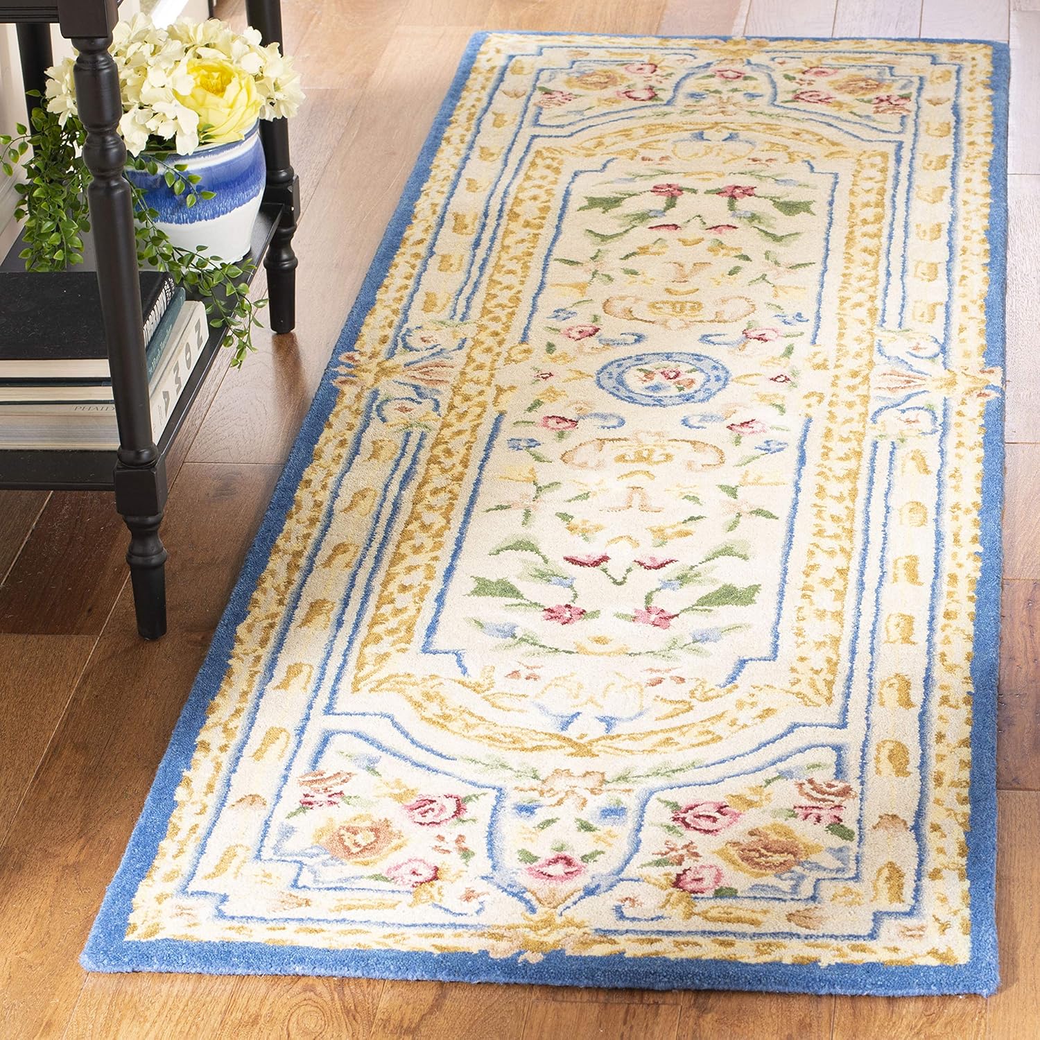SAFAVIEH Savonnerie Collection Runner Rug - 2'6" x 8', Blue & Ivory, Handmade Traditional European Wool, Ideal for High Traffic Areas in Living Room, Bedroom (SAV118M)
