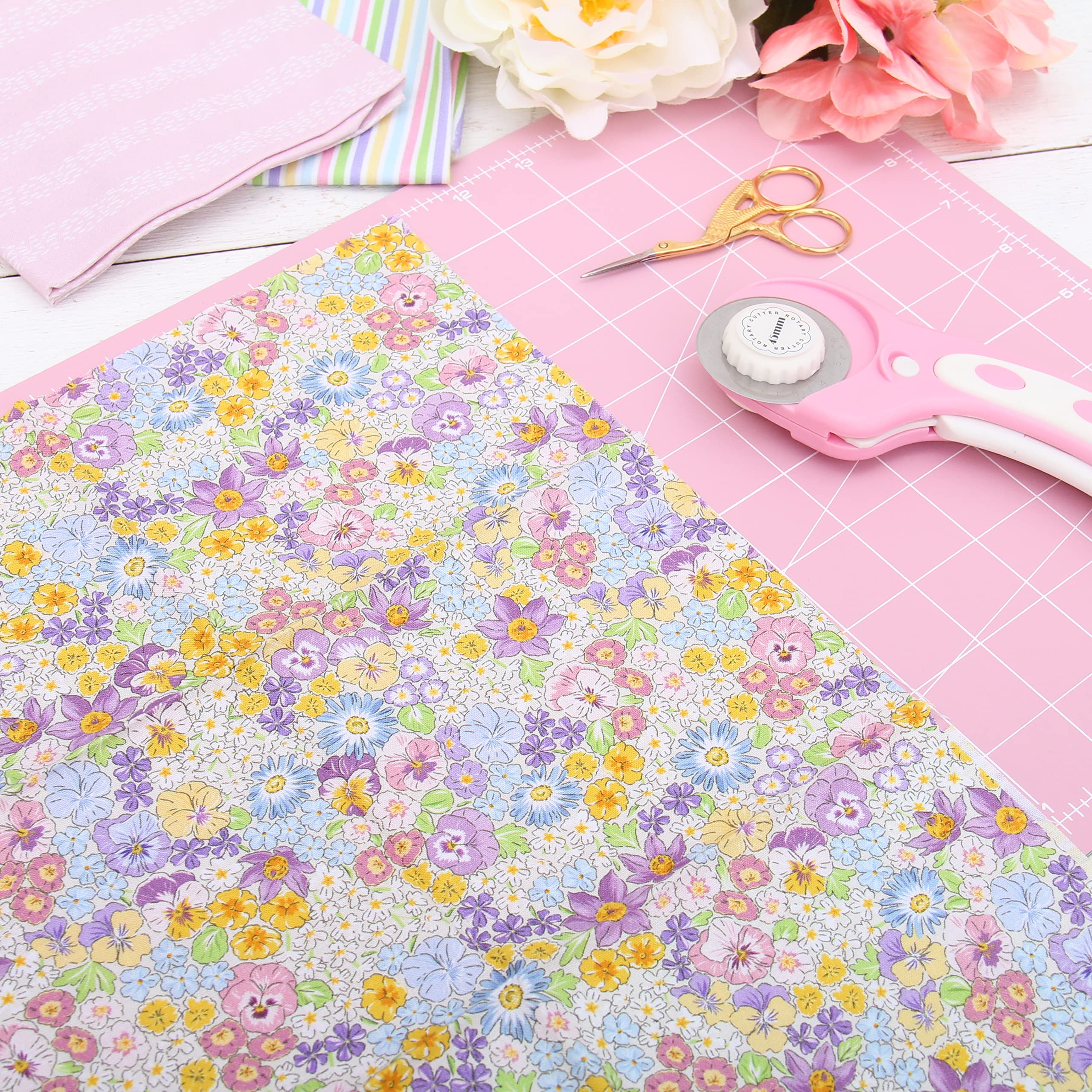 Amazon.com: Threadart Premium Cotton Quilting Fabric - Aqua Blue