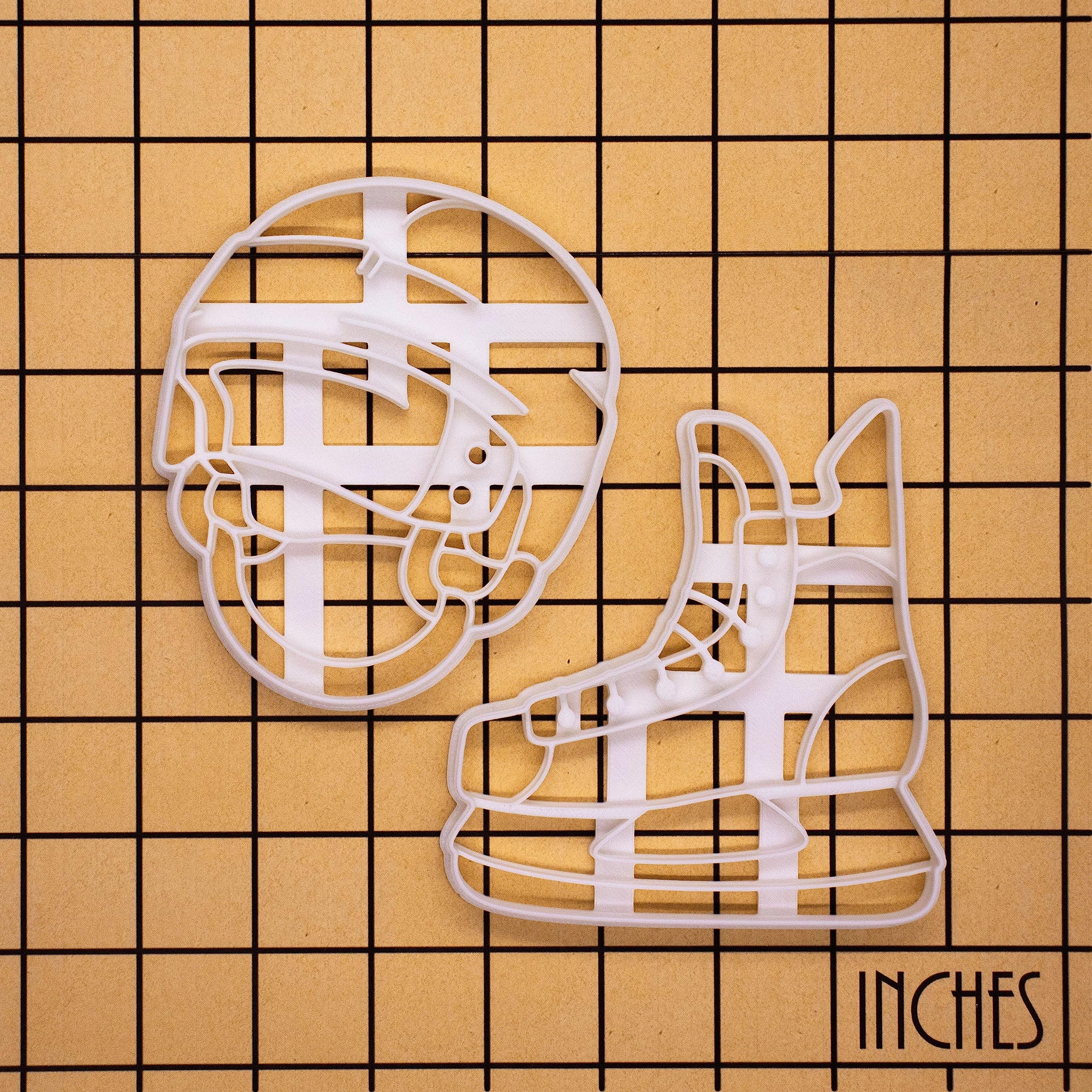 BAKERLOGY Sat von 2 Eishockey Ausstechformen (Formen: Schlittschuh, Helm) - Detailliertes Keksausstecher-Design zum Backen und Basteln, ideal für Fondant, Teig, Ton