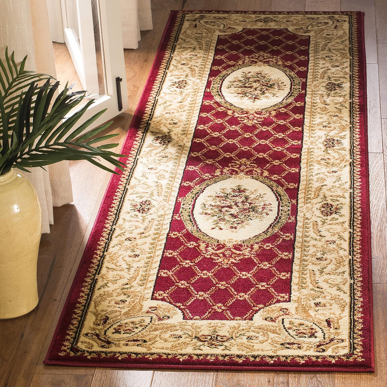 SAFAVIEH Lyndhurst Collection Accent Rug - 3'3" x 5'3", Red & Ivory, Traditional European Design, Non-Shedding & Easy Care, Ideal for High Traffic Areas in Entryway, Living Room, Bedroom (LNH223B)