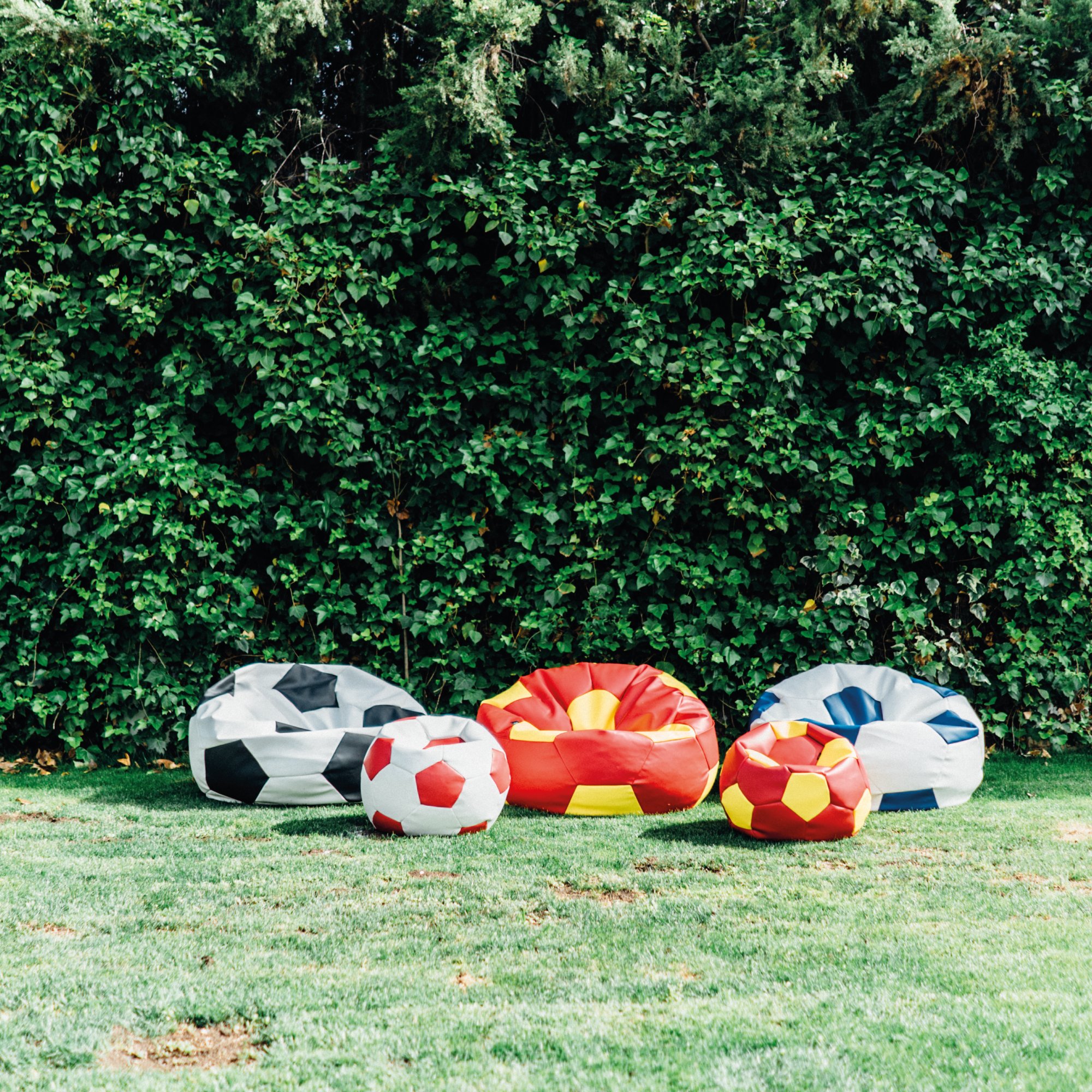MiPuf - Puff Futbol | Puff Balon Futbol | Puff con Relleno Incluido 60cm | Puff Salon Tejido Polipiel Alta Resistencia | Puff Infantil para Habitacion Juvenil | Puff Infantiles | Puff Azul y Rojo