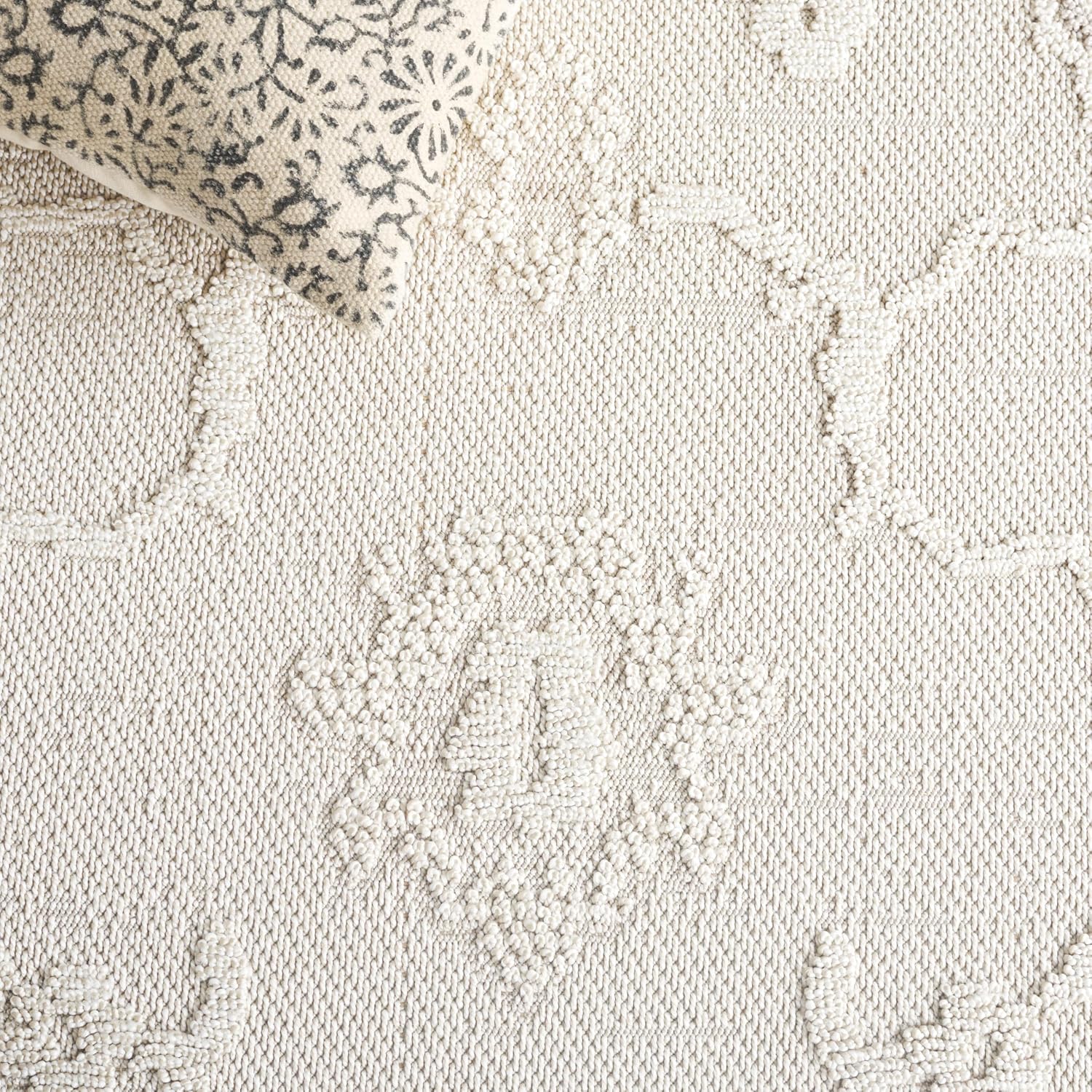 Safavieh Paros Collection Area Rug - 5' x 7'6", Ivory, Non-Shedding & Easy Care, Ideal for High Traffic Areas in Living Room, Bedroom, Dining Room (POS118A-5)