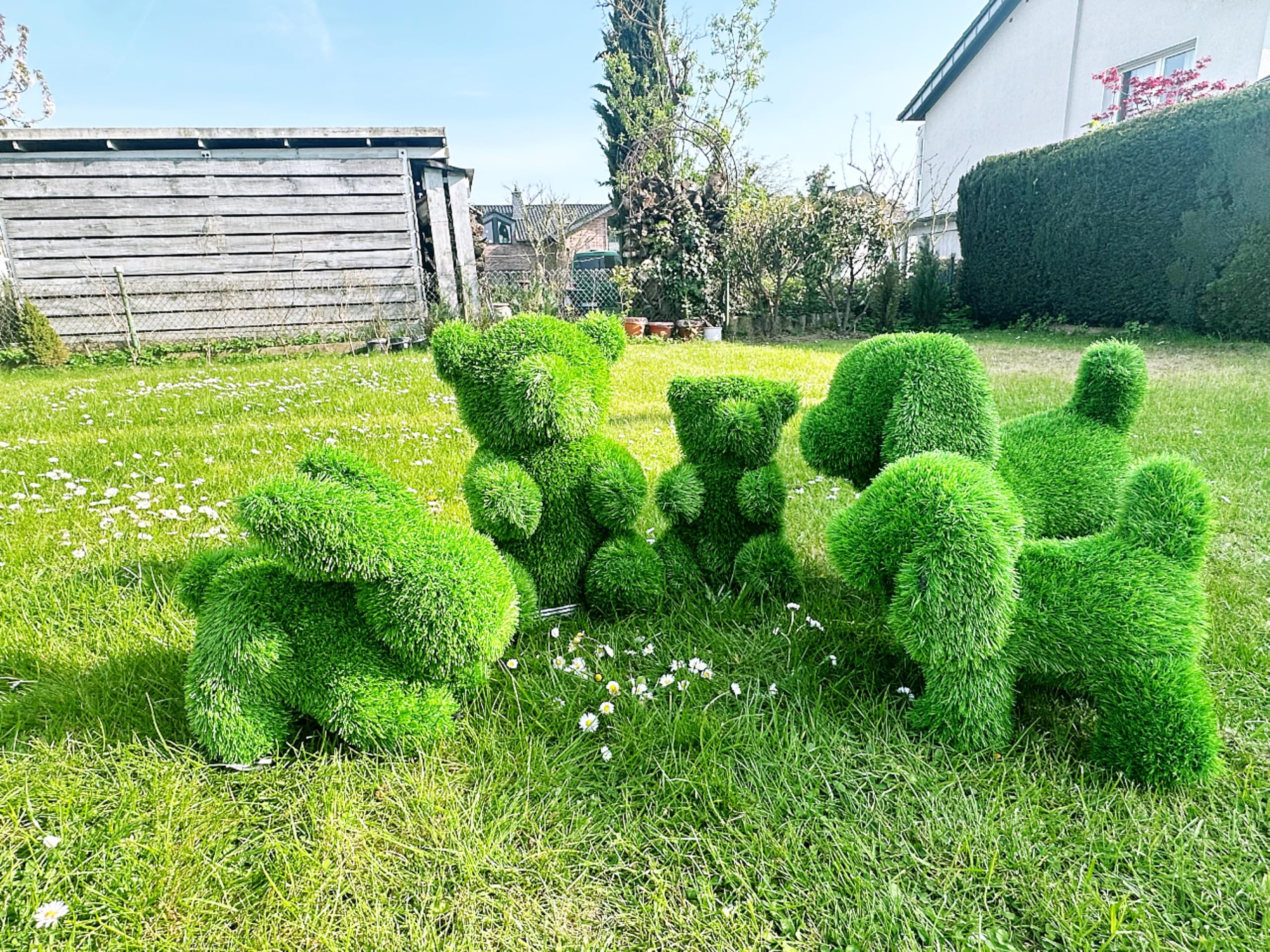Sculptures d'art innovantes en herbe artificielle Lapin Ours Chien Décoration de jardin en herbe (Chien, 35 cm)