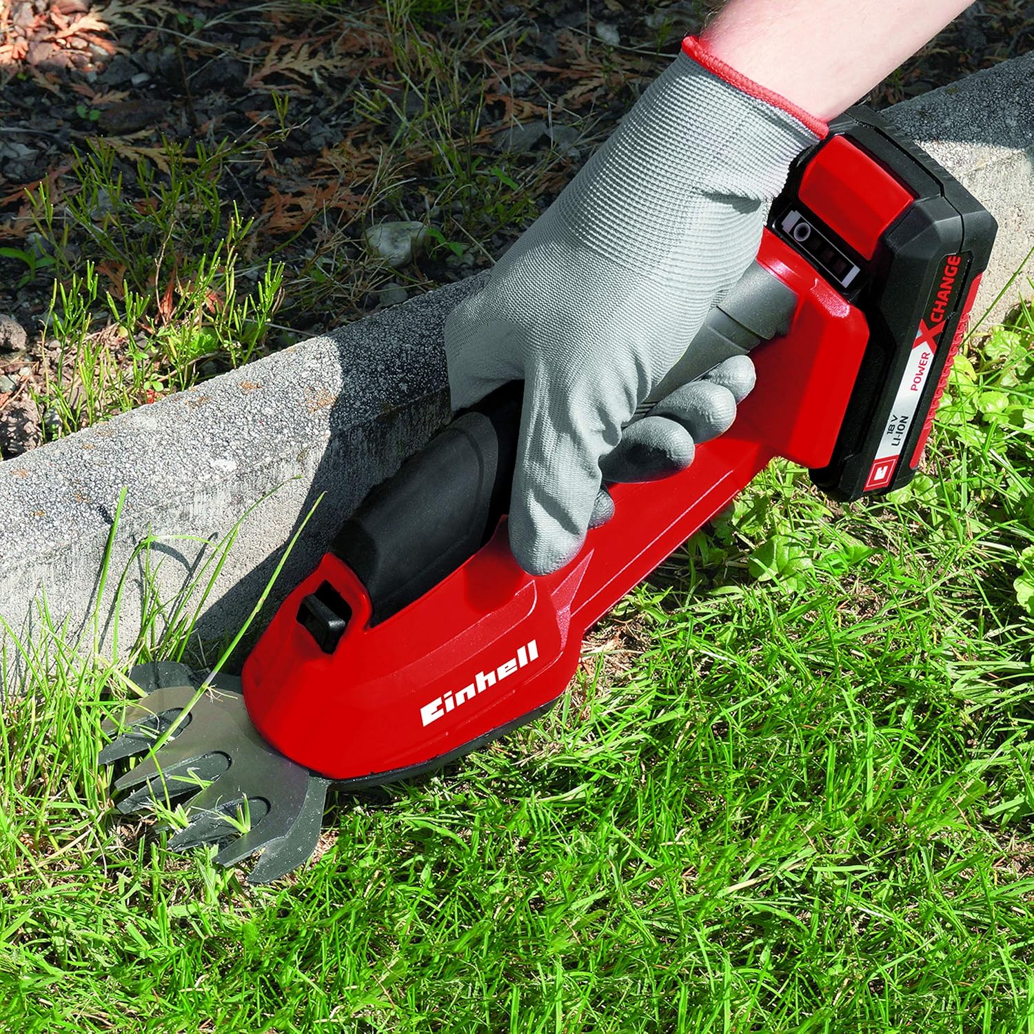 Einhell GE-CG 18 Li being used to trim grass edges