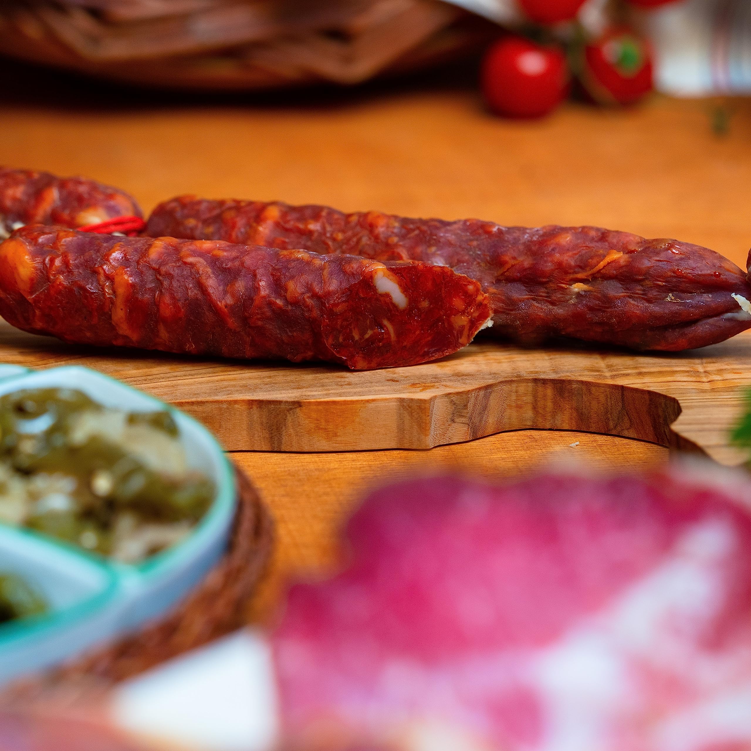 Salsiccia Calabrese - 2 Pezzi Interi da 400g con Box Regalo - Salumi Artigianali Tipici Calabresi, Ideale Per Panino, Antipasti, Aperitivi - Piccante Artigianale Sottovuoto