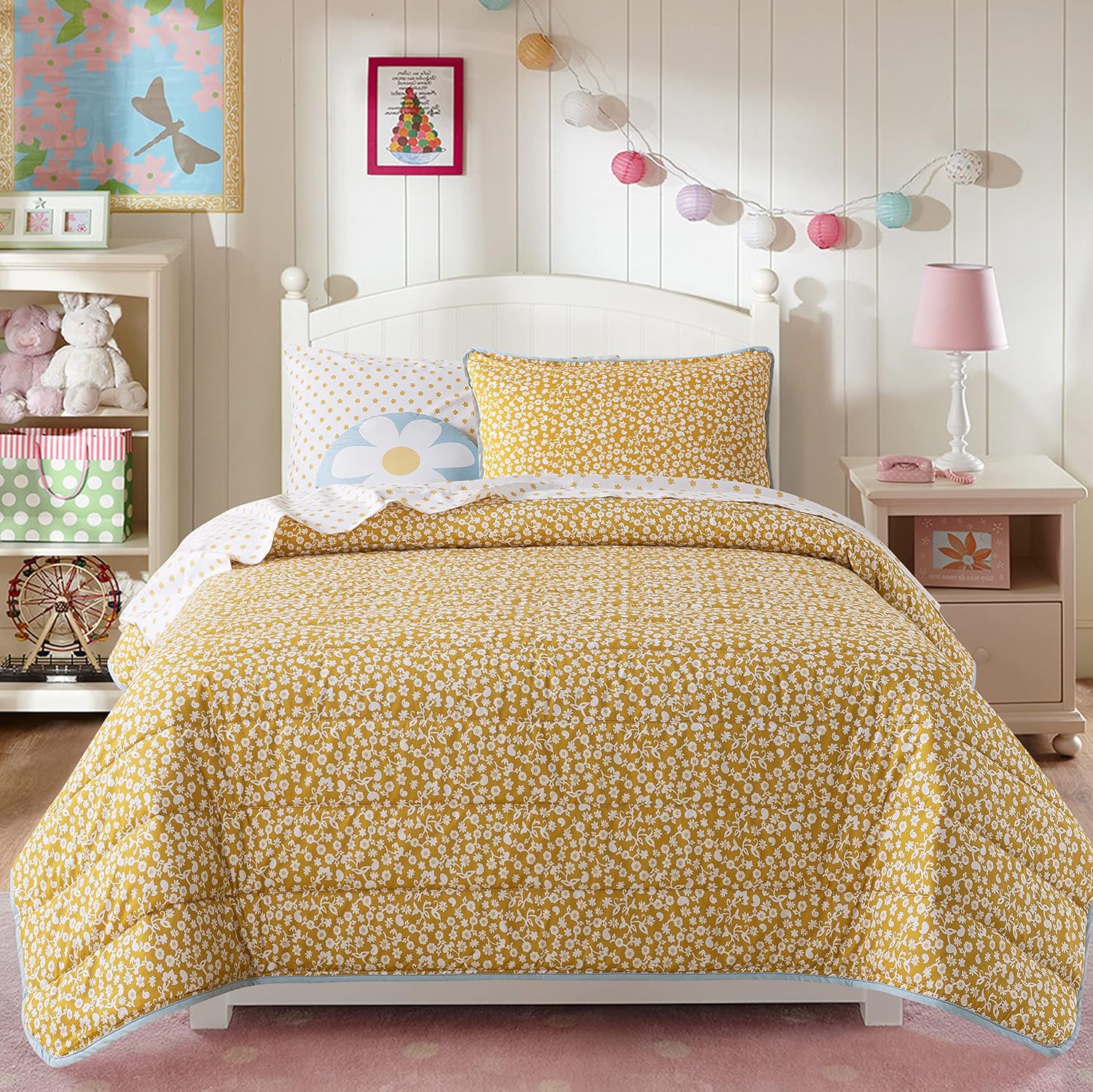 Soul & Lane x Leanna Laming Daisy Days Twin Comforter Set: Twin Quilt with 1 Pillow Sham, White and Yellow Bedding for Girls, Summer Coverlet, Floral Comforter, Pastel Quilted Blanket