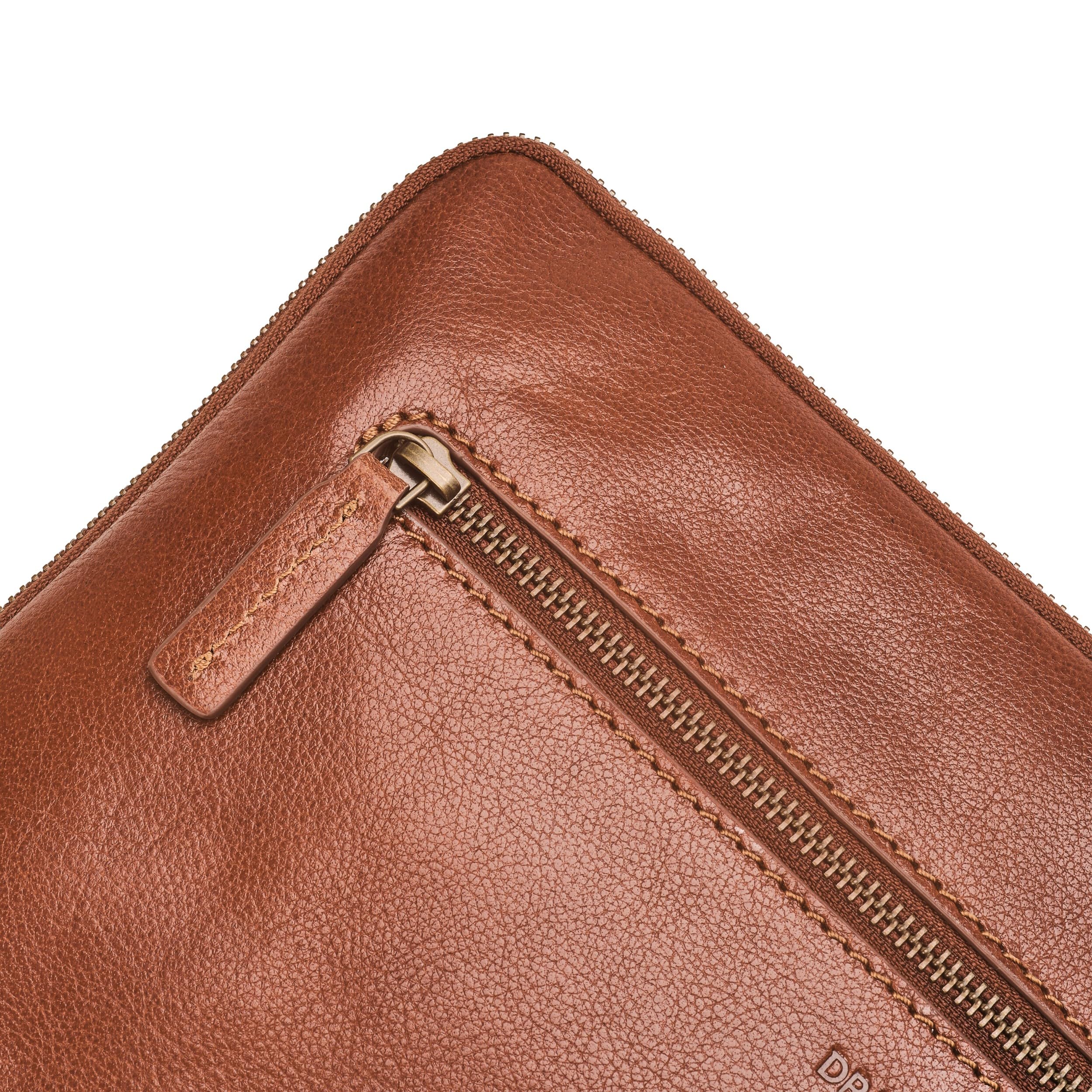 DRAKENSBERG Skórzane etui na laptopa 'Alessio' 14 cali Sleeve, uniwersalne do wszystkich notebooków 14" i 13,3", wysokiej jakości - kasztanowo-brązowy, DR00513