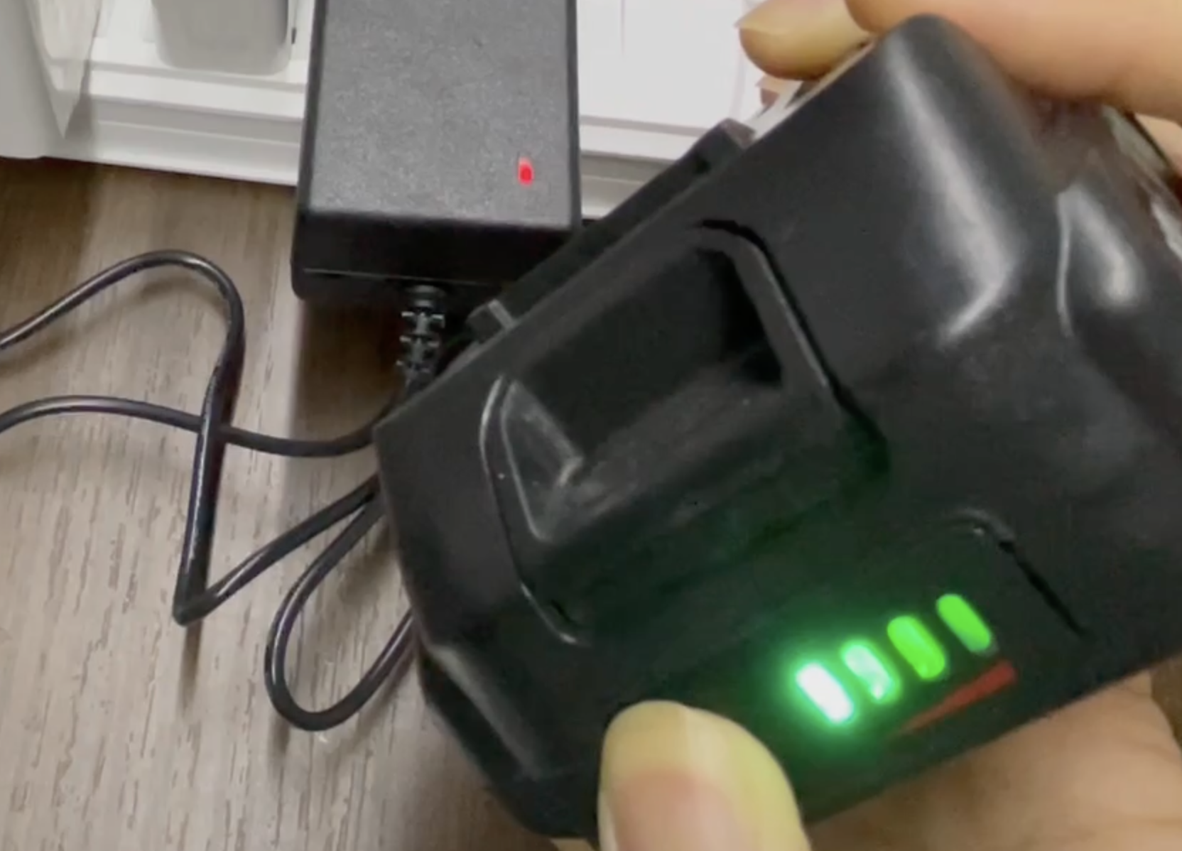 Pafieo Akku Kettensäge 6 Zoll, Mini Kettensäge mit Akku, mit 2 Batterien, 2 Ketten und Sicherheitsschloss, Akku… – Bild 8