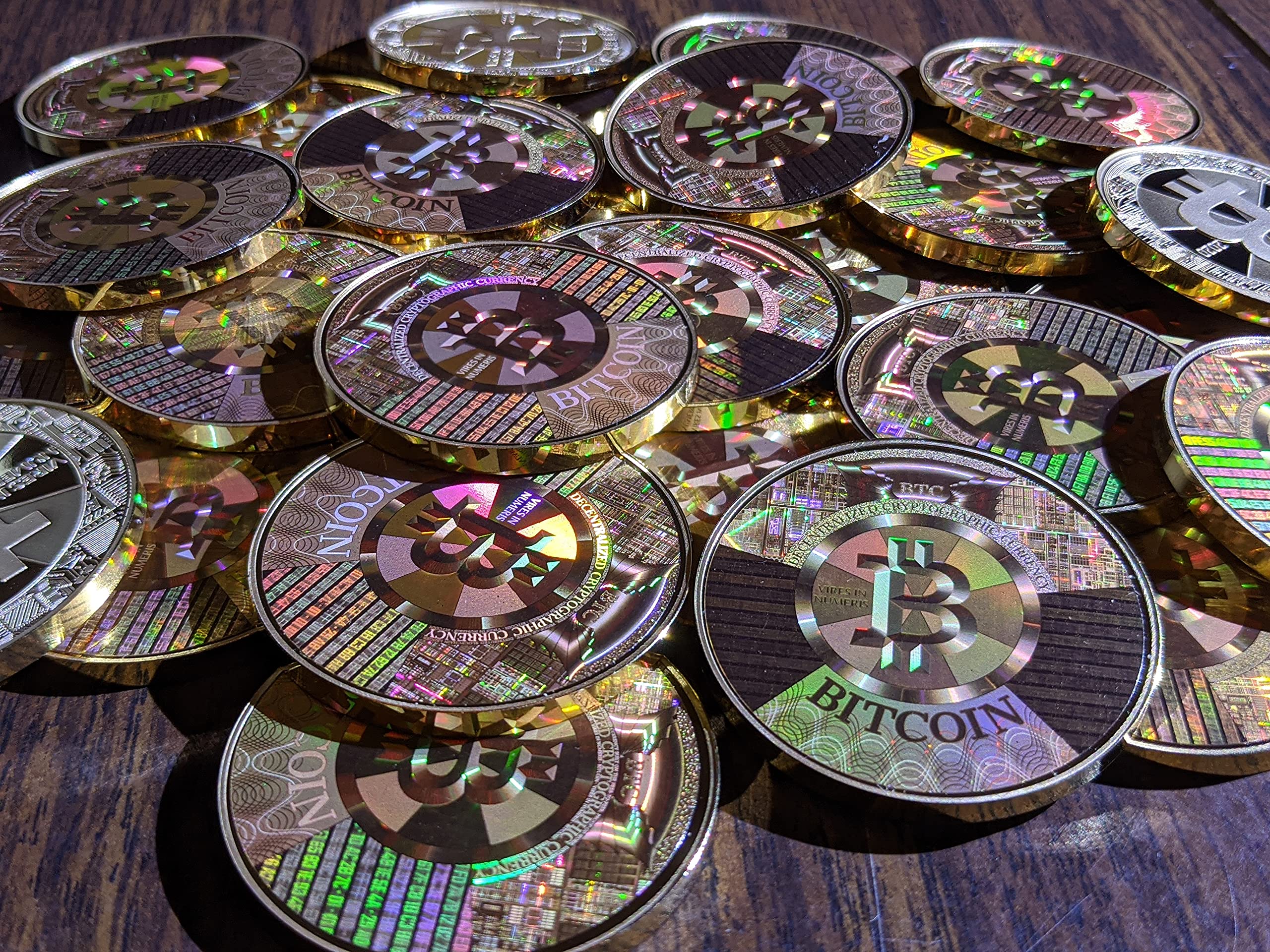 Amazon.com: Bitcoin conmemorativo holográfico 2021 (paquete de tres) : Arte  Coleccionable y Bellas Artes