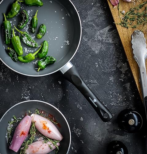 Miniatura 7 de MasterClass - Juego de 2 sartenes antiadherentes ecológicas de cerámica (70% aluminio reciclado, 7.9 in  11.0 in), color negro