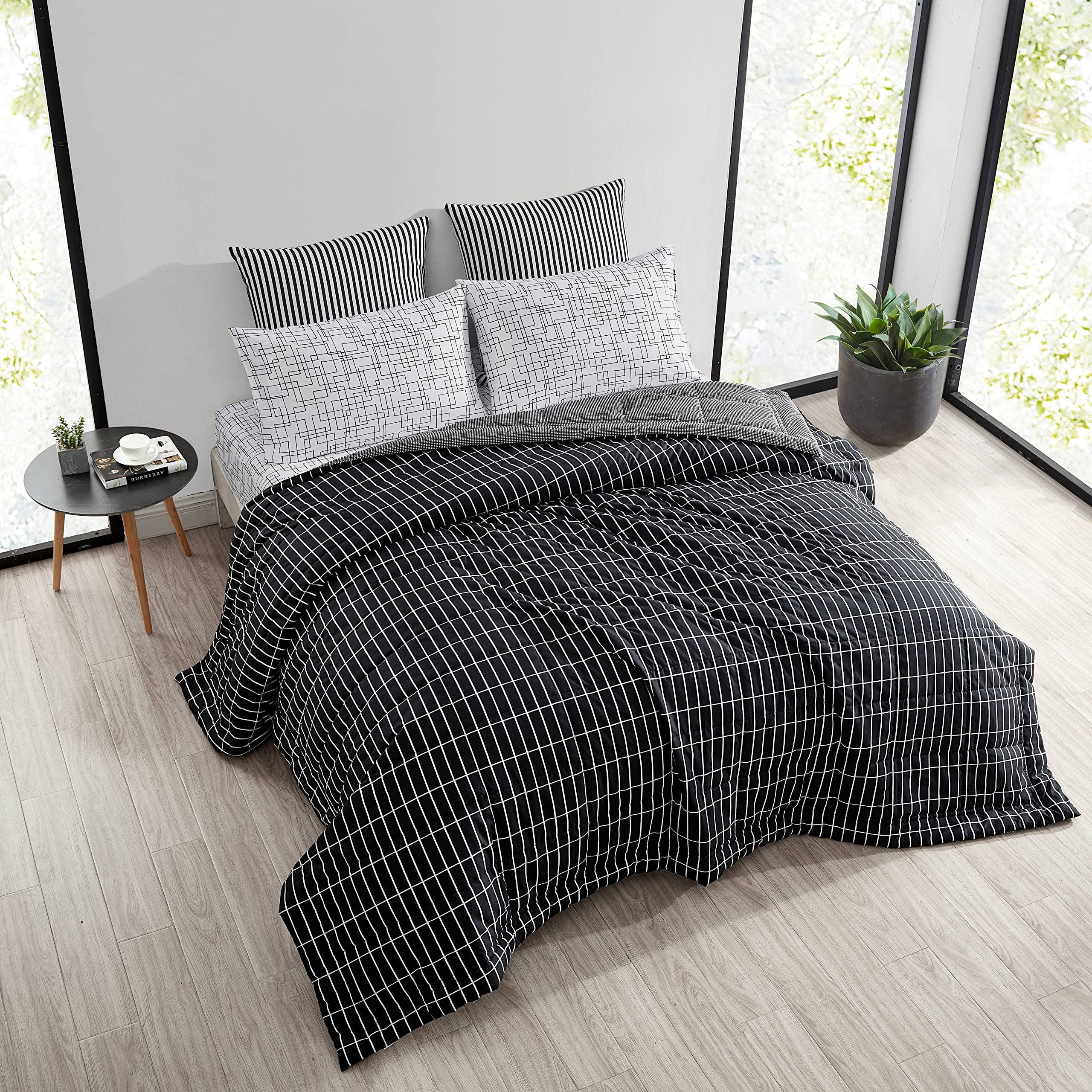 MARIMEKKO | Pieni Tiiliskivi Collection | Blanket-Ultra Soft Brushed Microfiber with Alt Down, Lightweight & Reversible Bedding, Queen, Black
