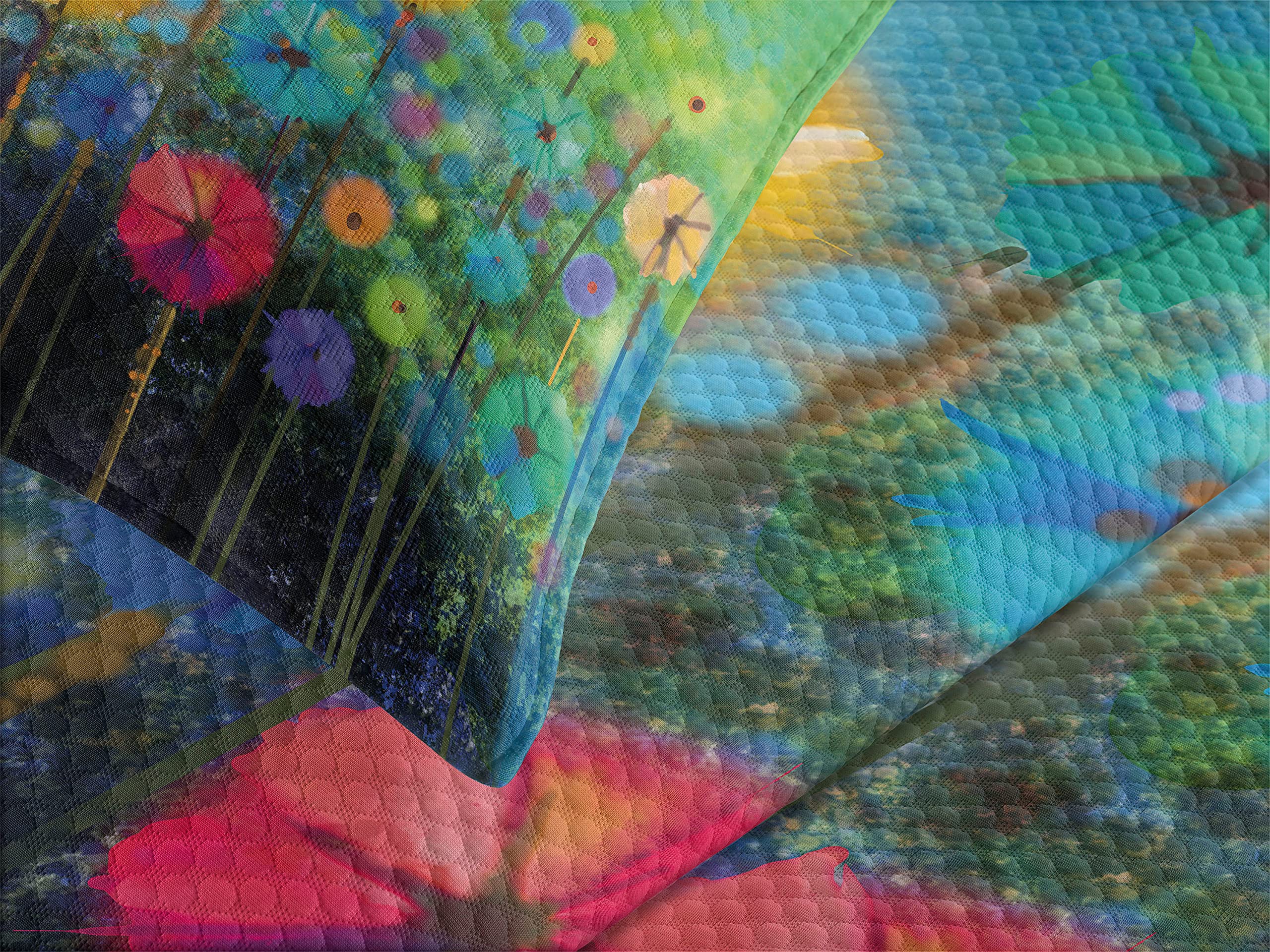 De Roze Pioenen En Namen Bloemen in Een Hoek Bloemenregeling Toe Stock