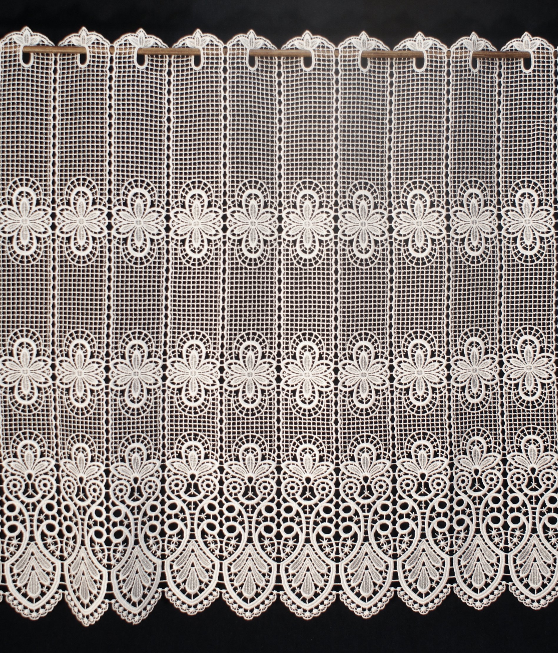 Plauener Spitze by Modespitze, Store Bistro Gardine Scheibengardine mit Stangendurchzug, hochwertige Stickerei, Höhe 83 cm, Breite 112 cm, Weiß