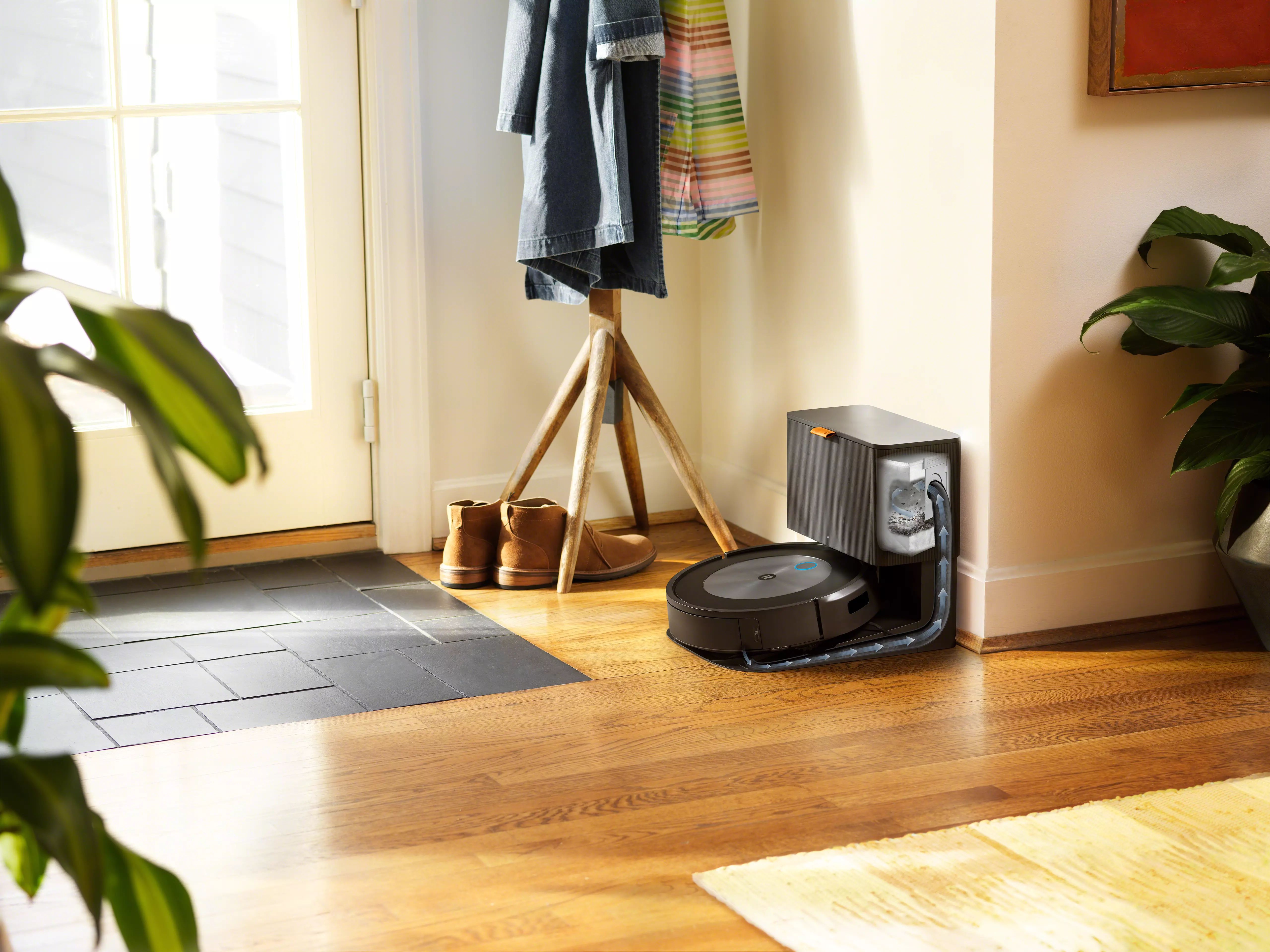 海外限定モデル　Roomba j6自動ゴミ収集機能付き Amazon.com - iRobot Roomba j6+ Self-Emptying Robot Vacuum