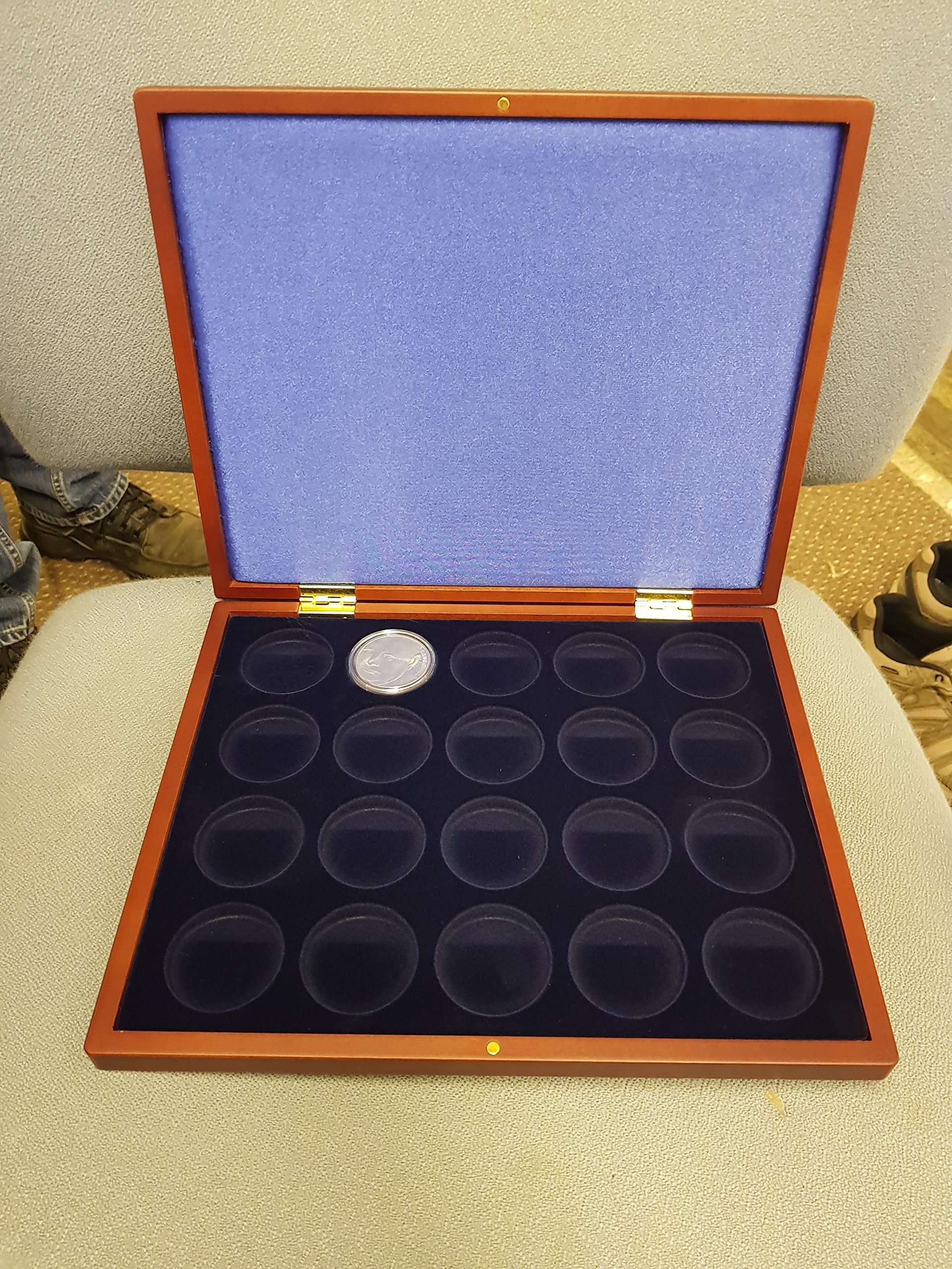 LIGHTHOUSE VOLTERRA UNO Luxury Display Case For 20 Silver Kookaburra Coins (1 Oz) – Black Presentation Box With Magnetic Lock