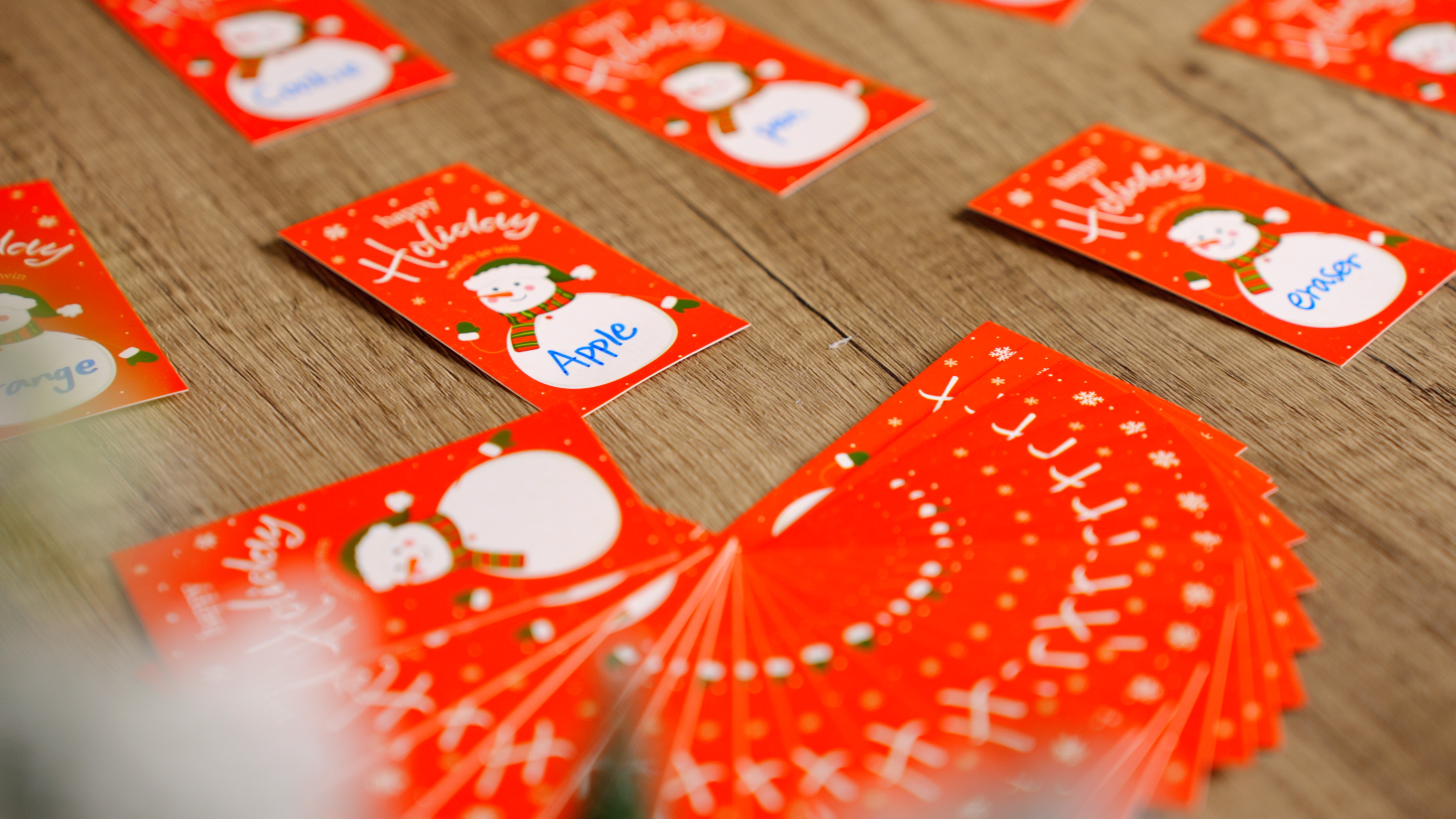 Lot de 50 cartes de jeu à gratter de Noël pour enfants et adultes – Billets de tombola de Noël – Activités et fournitures de fête de vacances/Nouvel An – Lot de