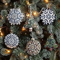 Vista 3 de Bucilla Kit de 6 piezas de adorno de apliques de fieltro, mandala de Navidad, perfecto para manualidades y manualidades, 89499E