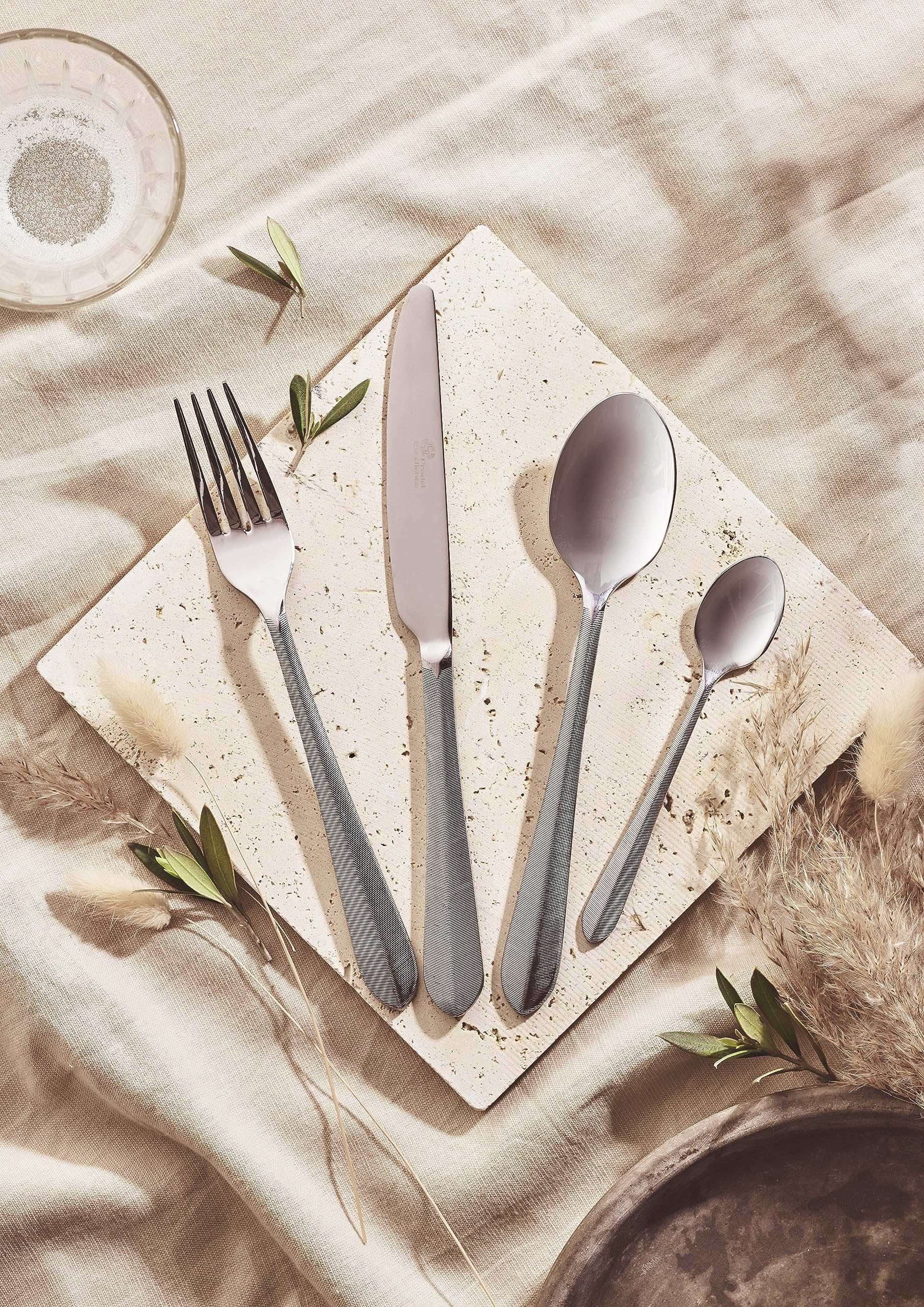 Pradel Excellence - Ménagère Plume 16 Couverts de Table - Coffret pour 4 Personnes en Acier Inoxydable - Set de Couteaux de Table, Fourchettes, Cuillères à Soupe, Cuillères à Café - Finition Miroir