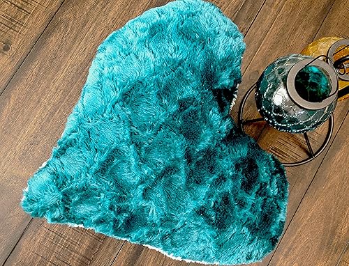 Miniatura 6 de DaDa Bedding - Almohada de piel sintética en forma de corazón de ensueño hecha a mano, cojín de lujo verde esmeralda de la suerte con inserto