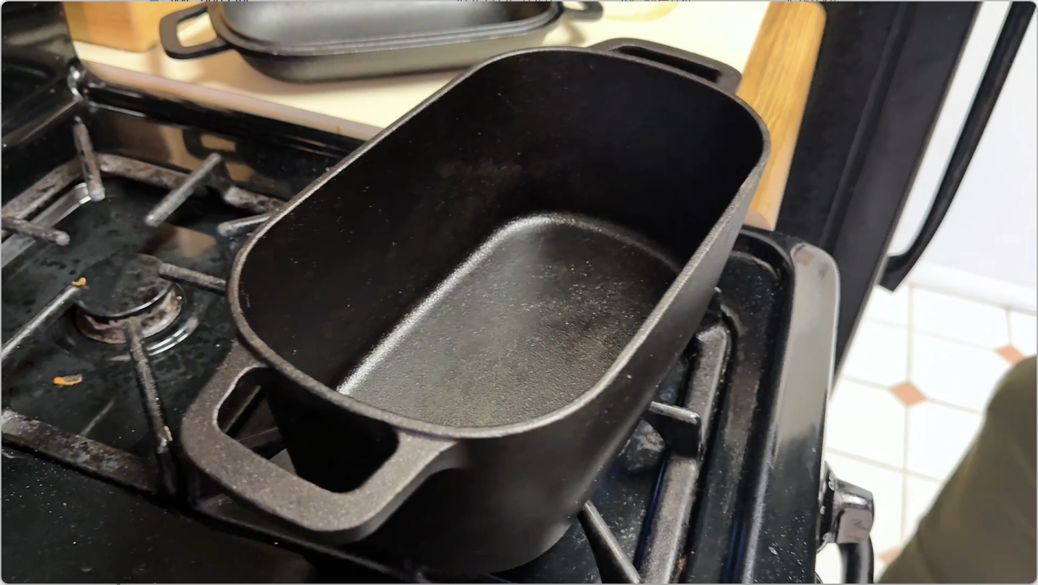 Amazon.com: Oval Dutch Oven for Bread Baking, Pre-seasoned Cast