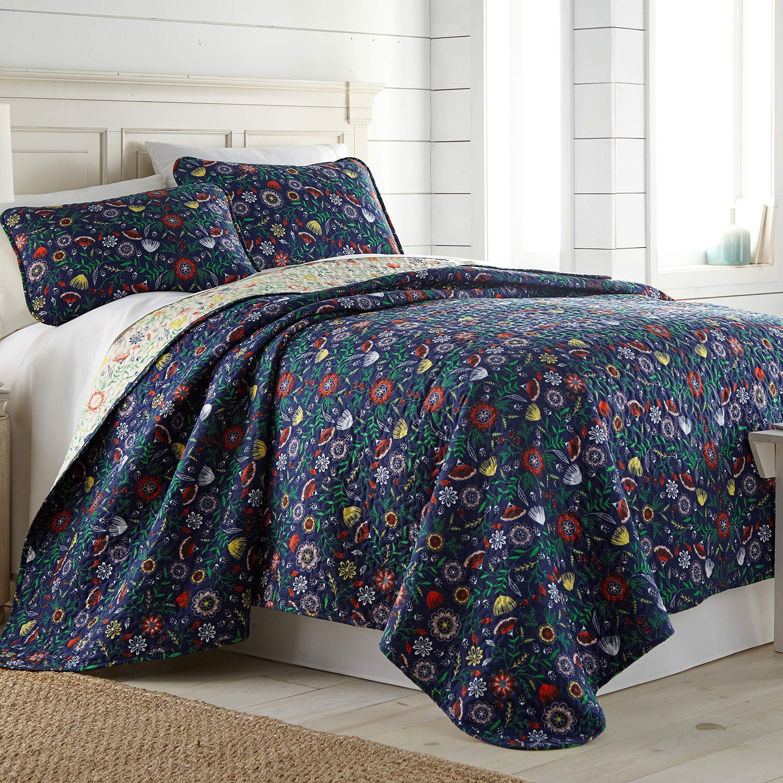 Southshore Fine Living, Inc. Boho Quilt Set Lightweight, Coverlet Bedspread 3-Piece Bohemian Bedding Set with Two Matching Shams (108 in Wide x 98 in Long), Reversible Blue, King/California King