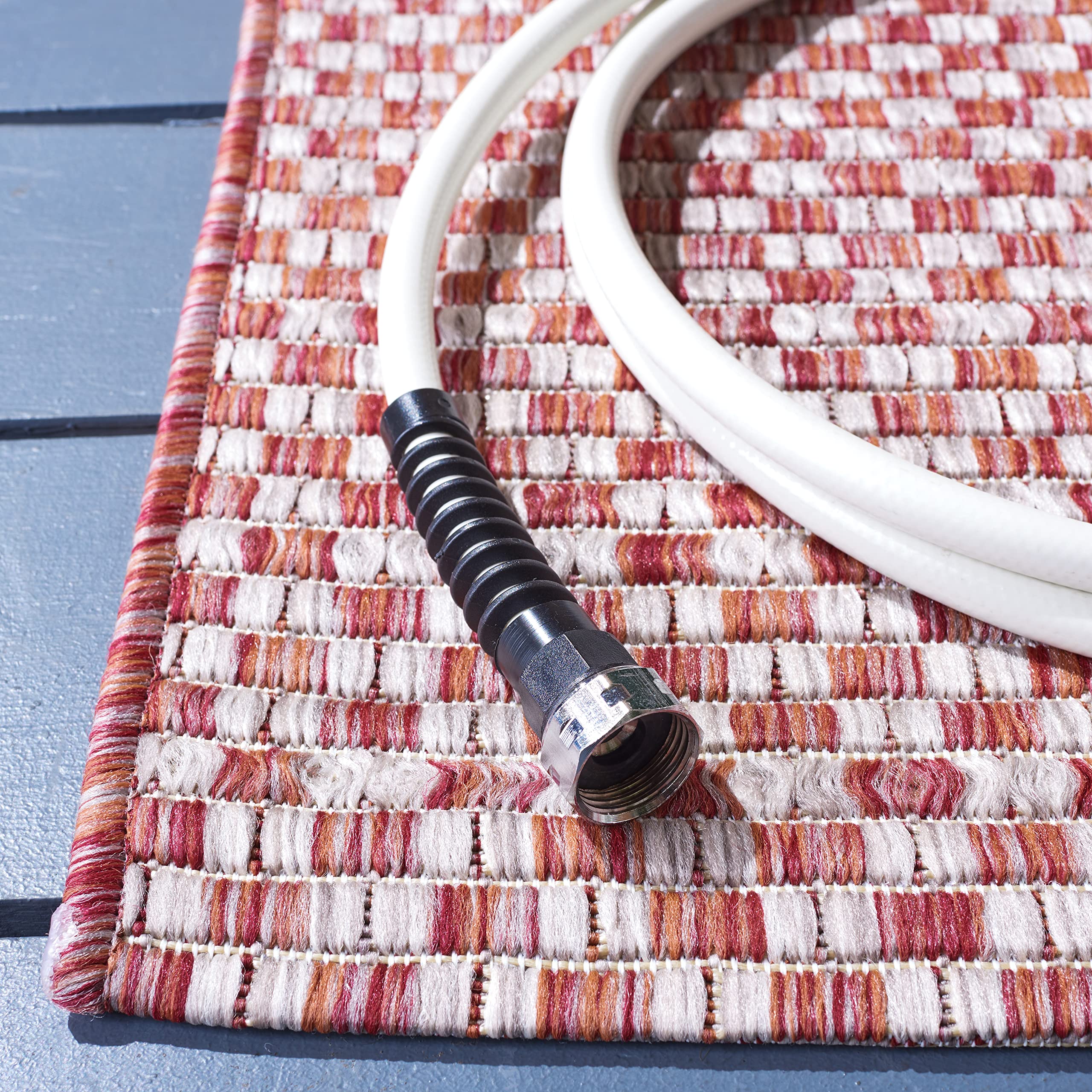 Tapis Décoratif Extérieur SAFAVIEH Courtyard - 0,6 X 1,1 M - Design Marocain - Résistant Aux Intempéries Et Lavable