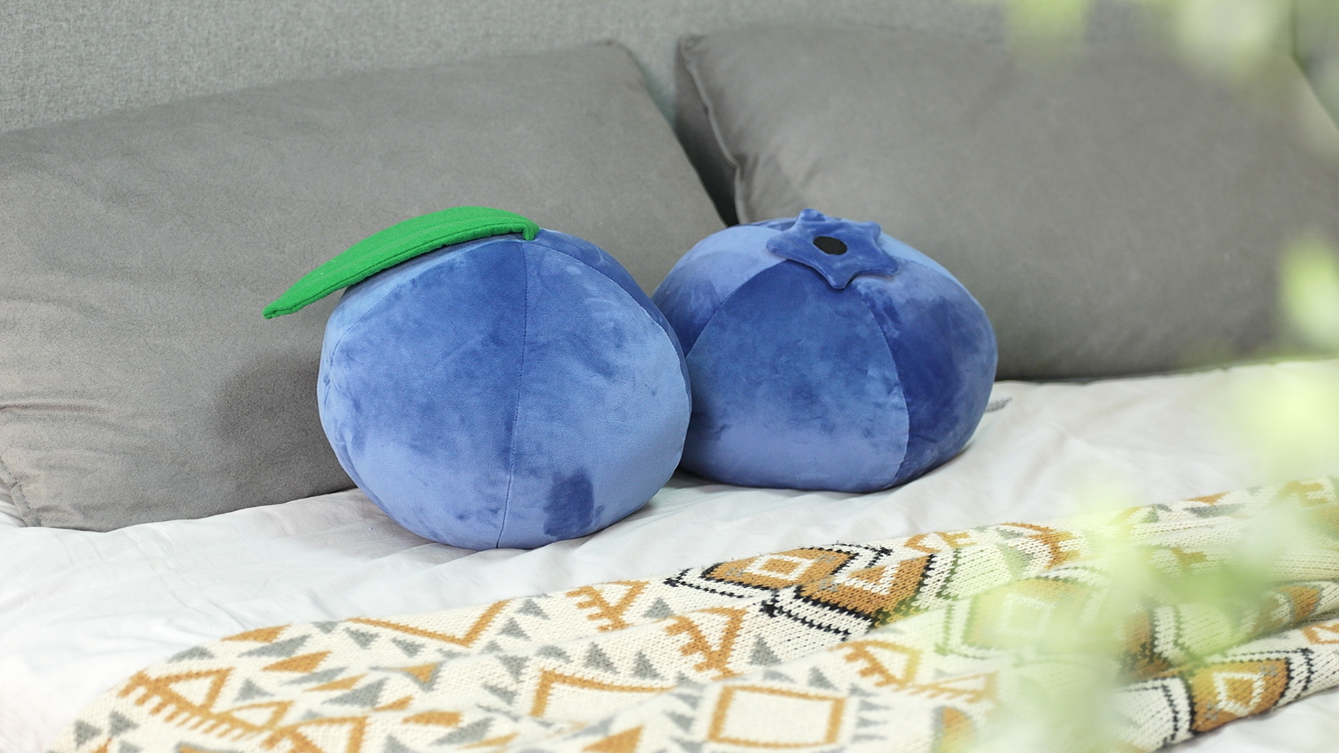 CREATIVEDRUGSTORExVERDY PillowBlue クッション Thibaut Mendoza Suzani Pillow in Blue and Green