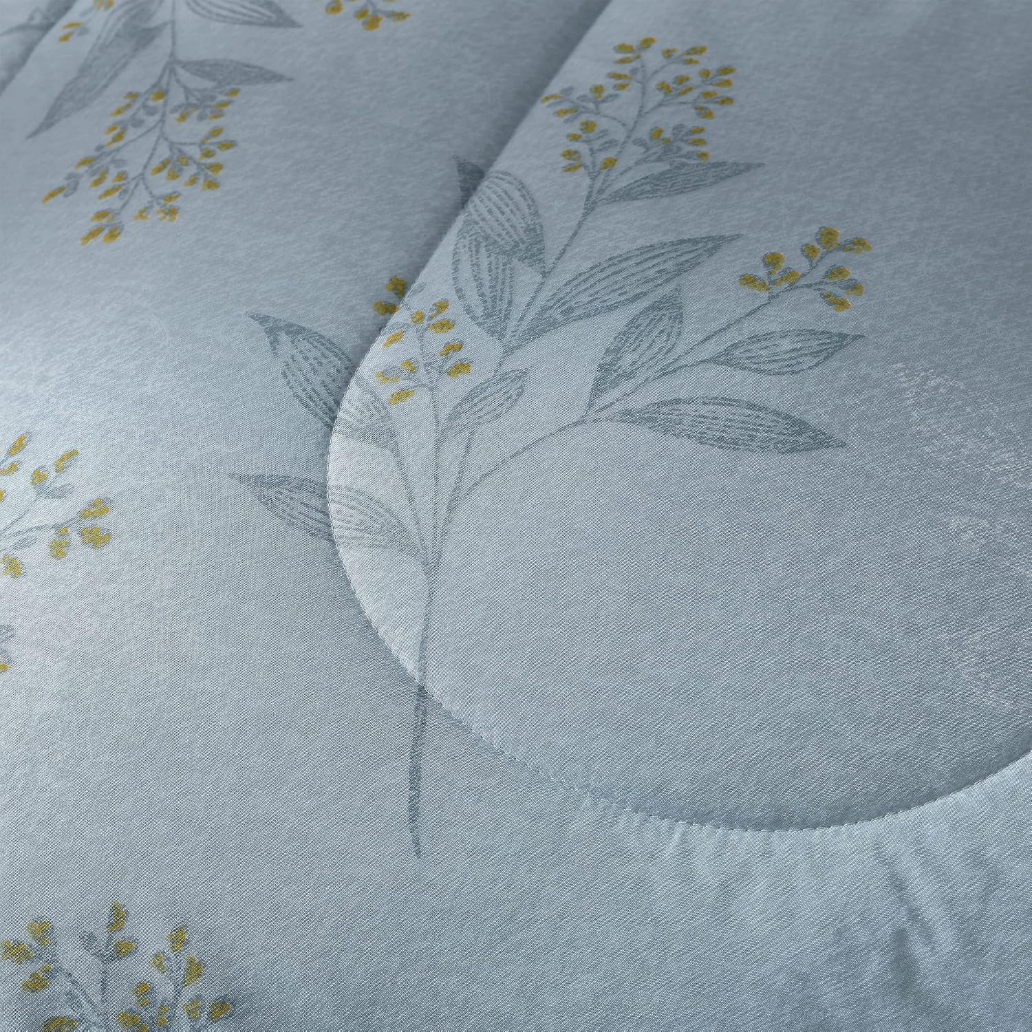 Whale Flotilla 3-Piece Queen Comforter Set, Soft Reversible Full Size Bedding Comforter Sets, Printed Down Alternative Comforter Duvet for All Seasons, Blue Leaf