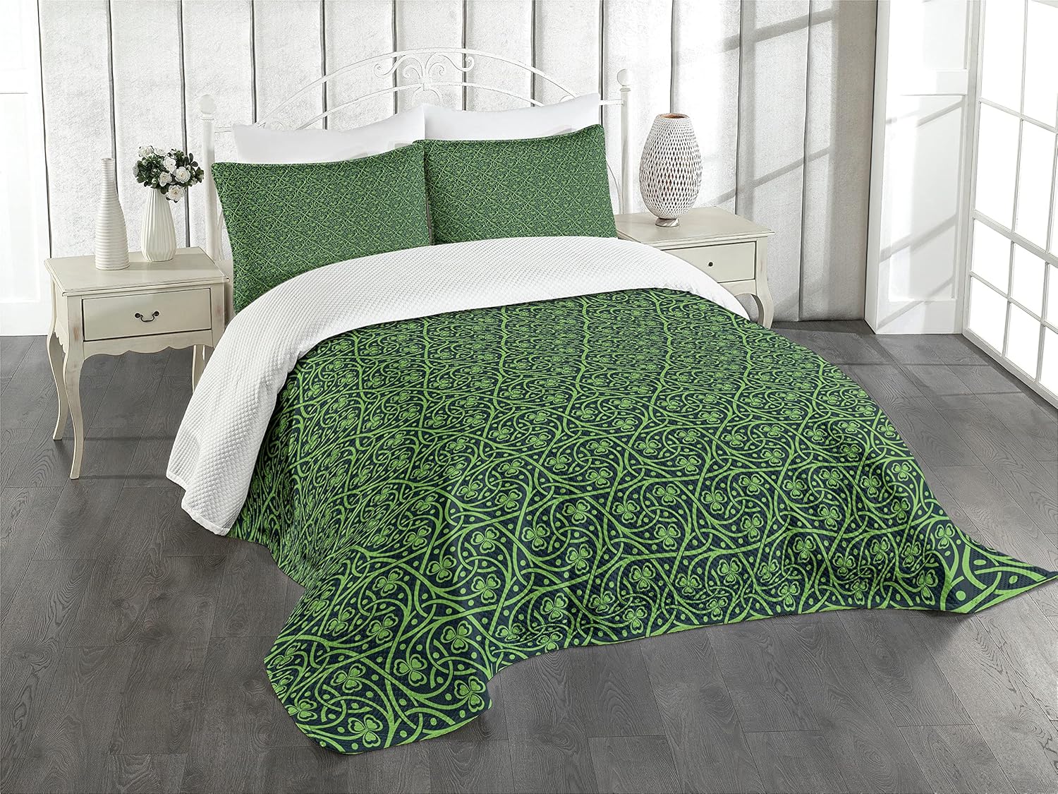 Ambesonne Irish Bedspread, National Foliage Pattern Intricate Twigs and Dots Trefoil Botanical Abstraction, Decorative Quilted 3 Piece Coverlet Set with 2 Pillow Shams, Queen Size, Lime Green Queen Lime Green