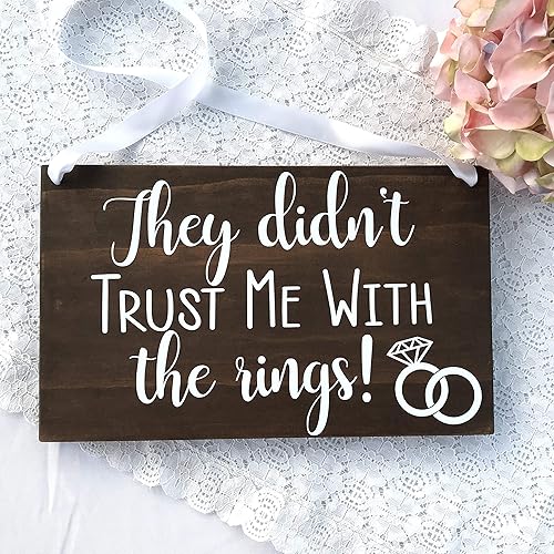 PotteLove Letrero de madera con texto en inglés "They Didn't Trust Me with The Rings", letrero de portador de anillo, decoración rústica de boda,