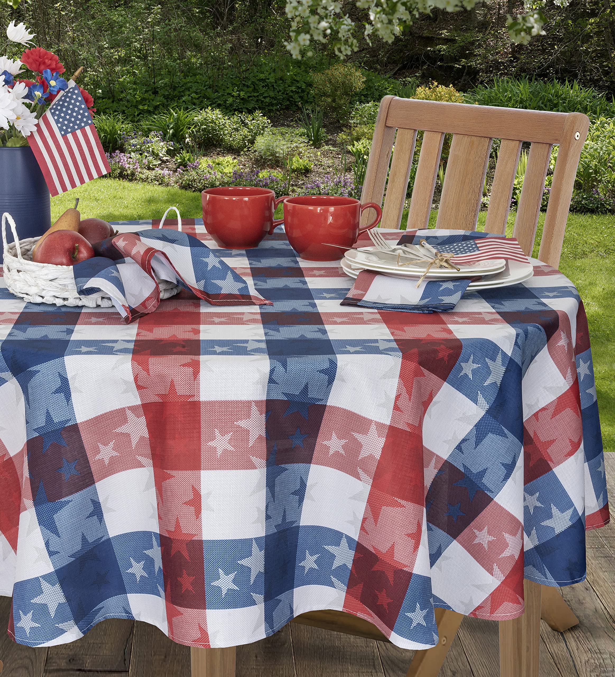 ニューブリッジ　デザイナーズ　テーブルクロス　生地　USA製　カルトナージュ Amazon｜Newbridge American Tossed Stars 愛国的 格子縞 屋内 屋外