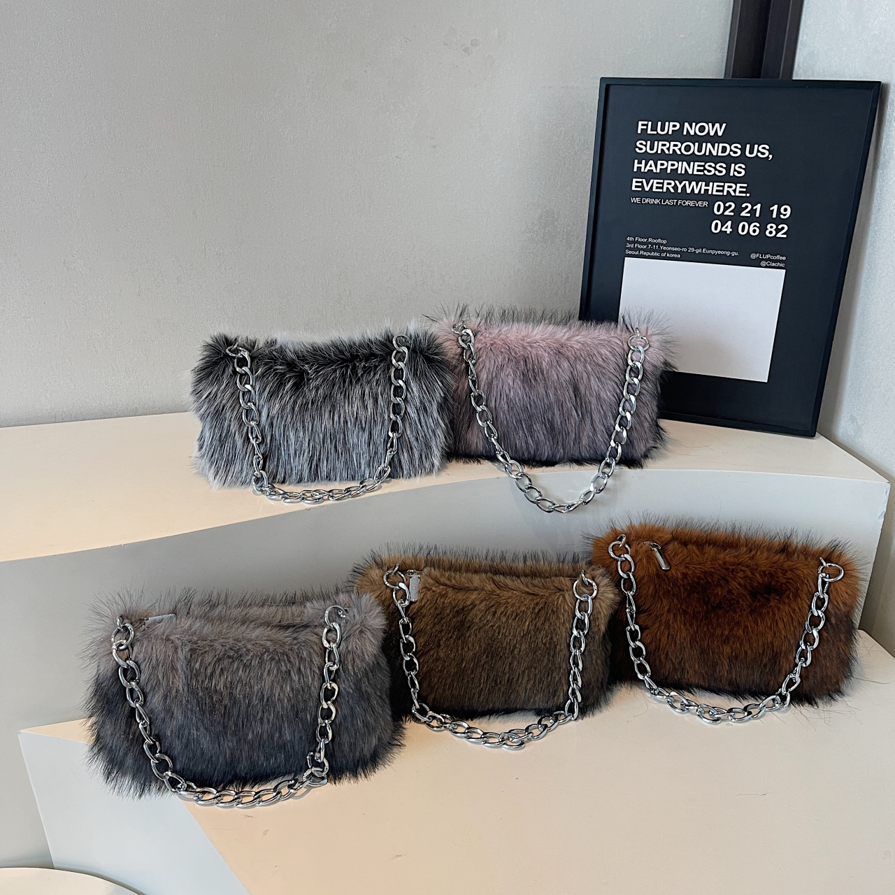 Bolso tote de felpa para mujer con cadena miniatura 7