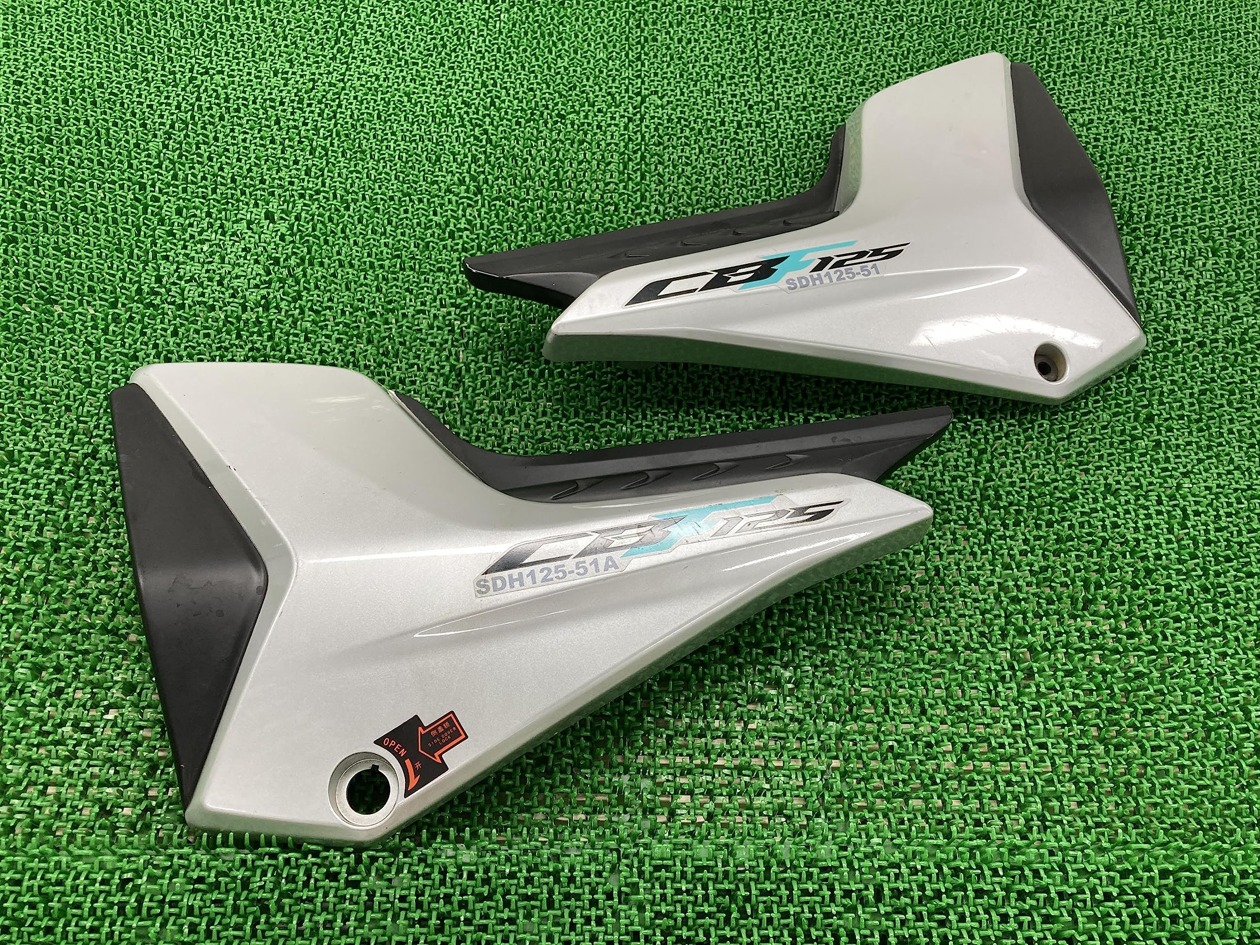 Amazon | CBF125 サイドカバー 左右 銀 KVC ホンダ 純正 中古 バイク