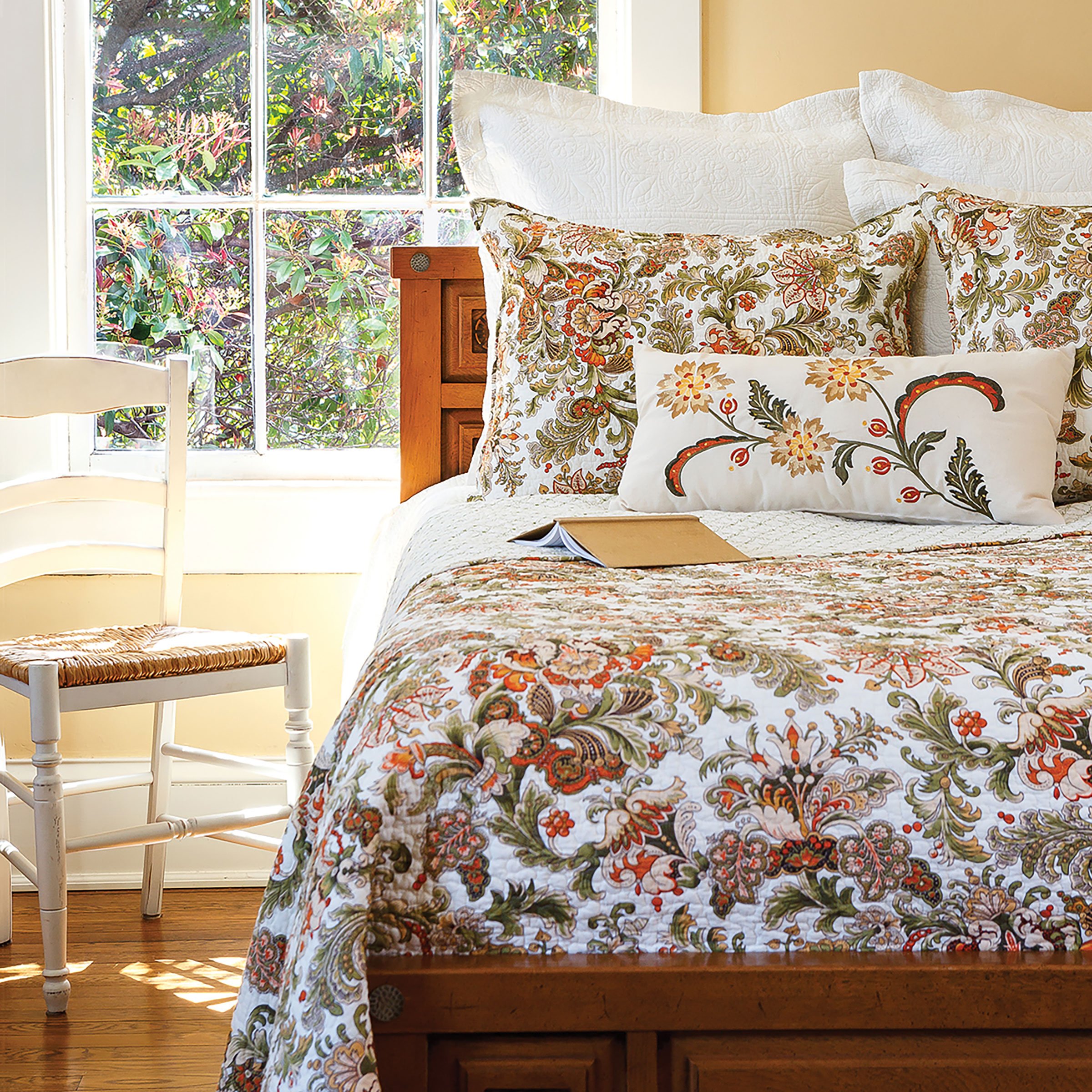 Amazon.com: C&F Home Jocelyn Cream Jacobean Floral Twin Quilt 100
