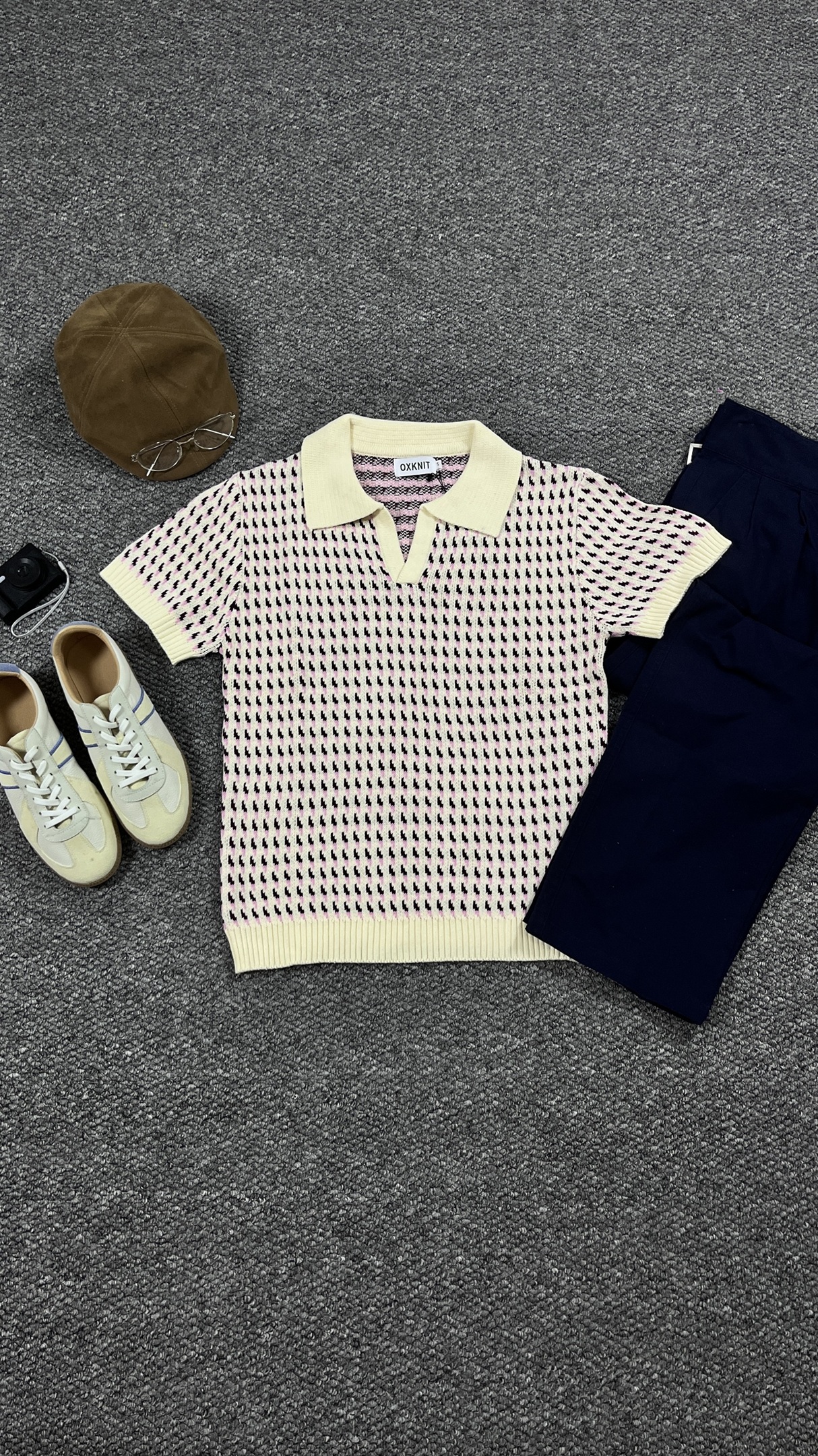 Polo de punto para hombre OXKNIT con panel jacquard, manga corta, estilo retro texturizado y cuello en V miniatura 7