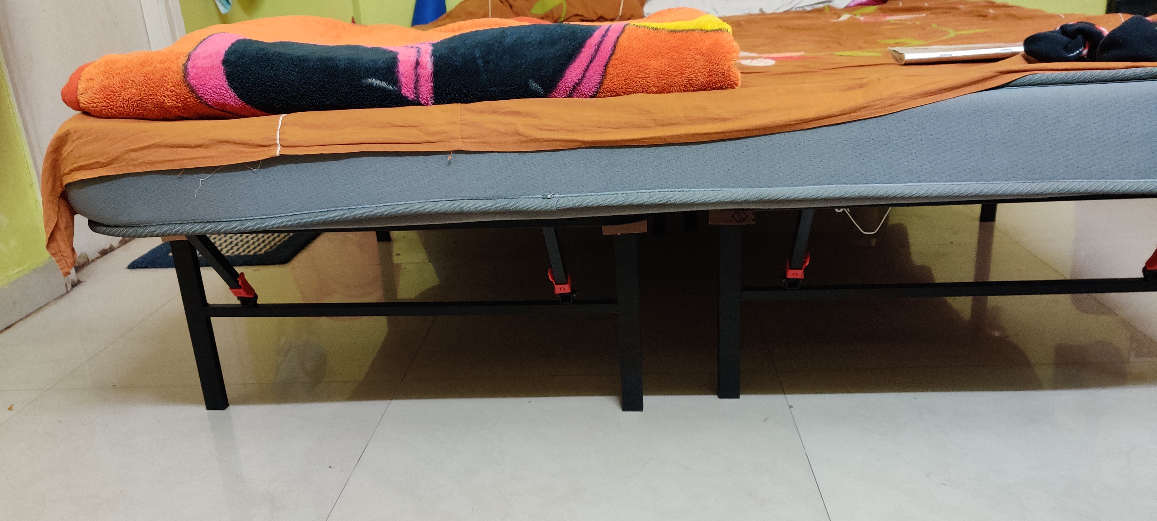 AmazonBasics Queen Alloy Steel Platform Bed with Storage (Black