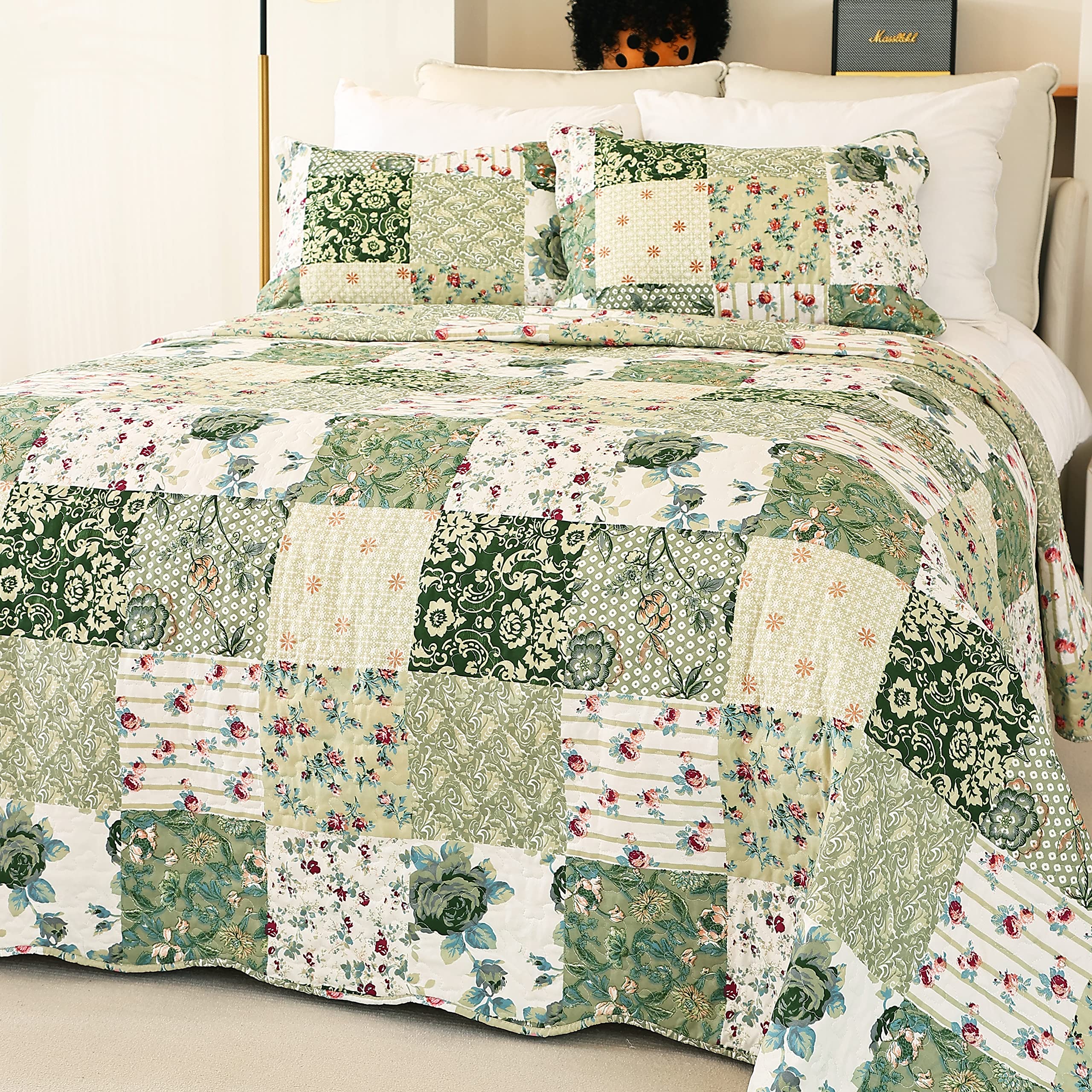 Summer Floral King Quilted Bedspread,Romantic Green Quilt Set King,Reversible Stitched Bedding Set All Season,Soft Lightweight Coverlet with Pillow Cases (Green&White, King102 x90)