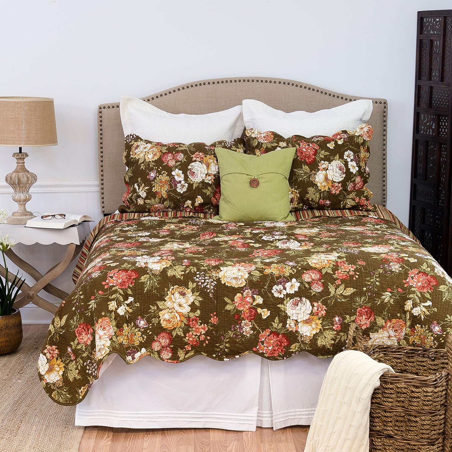 C&F Home Koren Floral Flowers Full/Queen Extra Soft Bed Quilt All Seasons Machine Washable Reversible Lightweight Bedspread Coverlet Bedroom Bedding Decor Decoration Full/Queen Brown