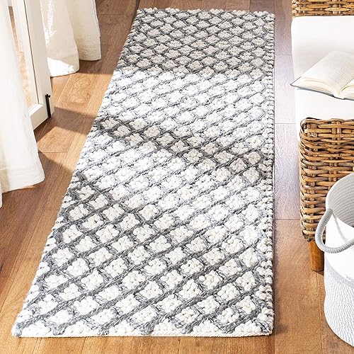 SAFAVIEH Natura Collection - Alfombra de pasillo, 2 pies 3 pulgadas x 8 pies, gris y beige, viscosa y lana hecha a mano, ideal para zonas de alto