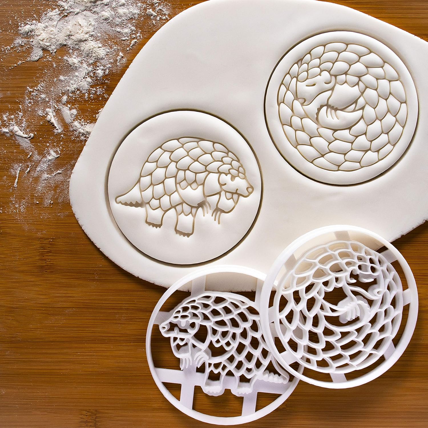 Set of 2 Pangolin cookie cutters (Designs: Sleeping & Walking), 2 pieces - Bakerlogy