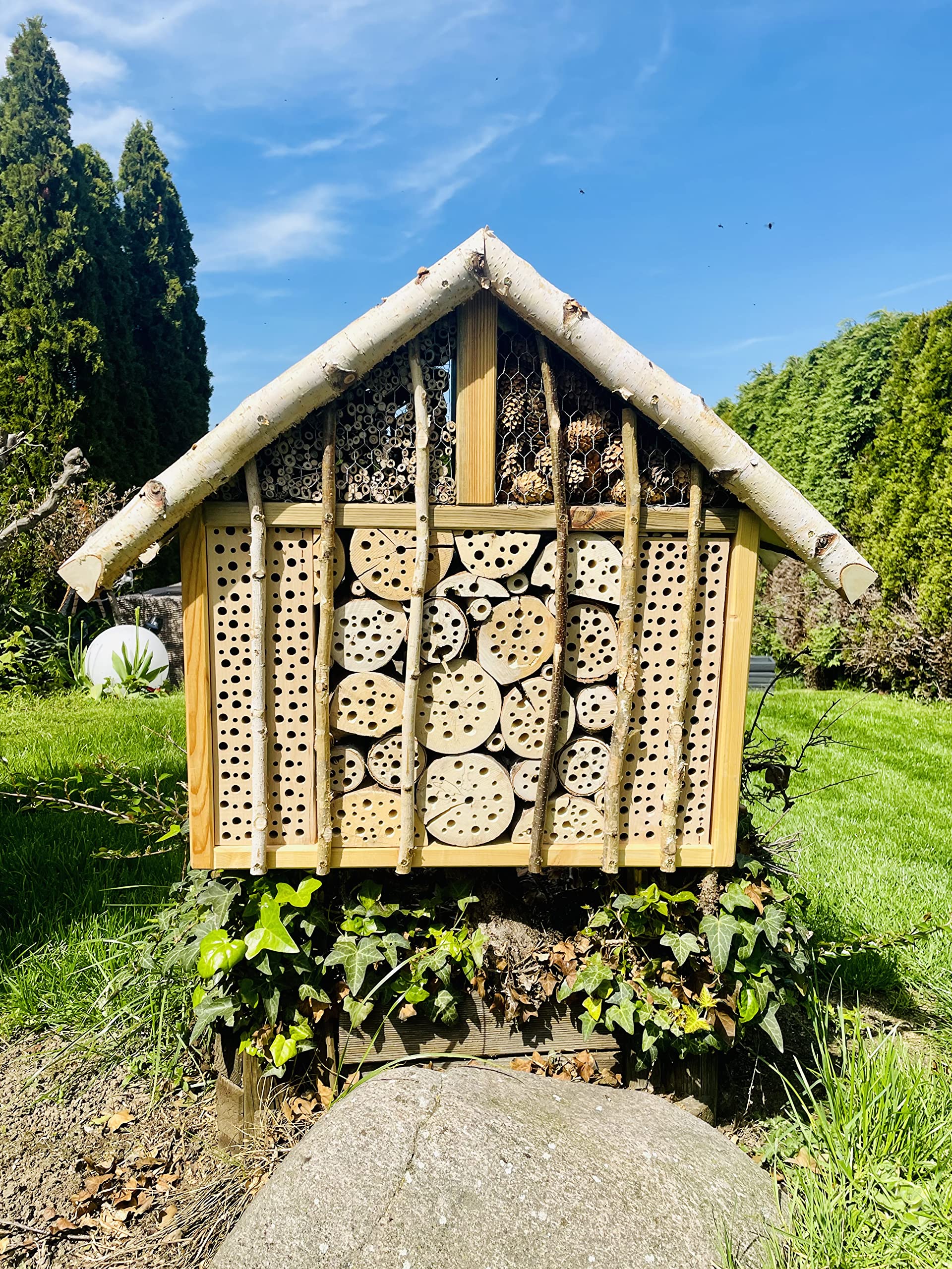 handgefertigtes exclusives Insektenhotel XXL Wildbienen-Nisthilfe I nach NABU Empfehlung I 26 kg schwer I Insektenhaus I wetterfest I Produziert in Sachsen I Werkstätten für behinderte Menschen