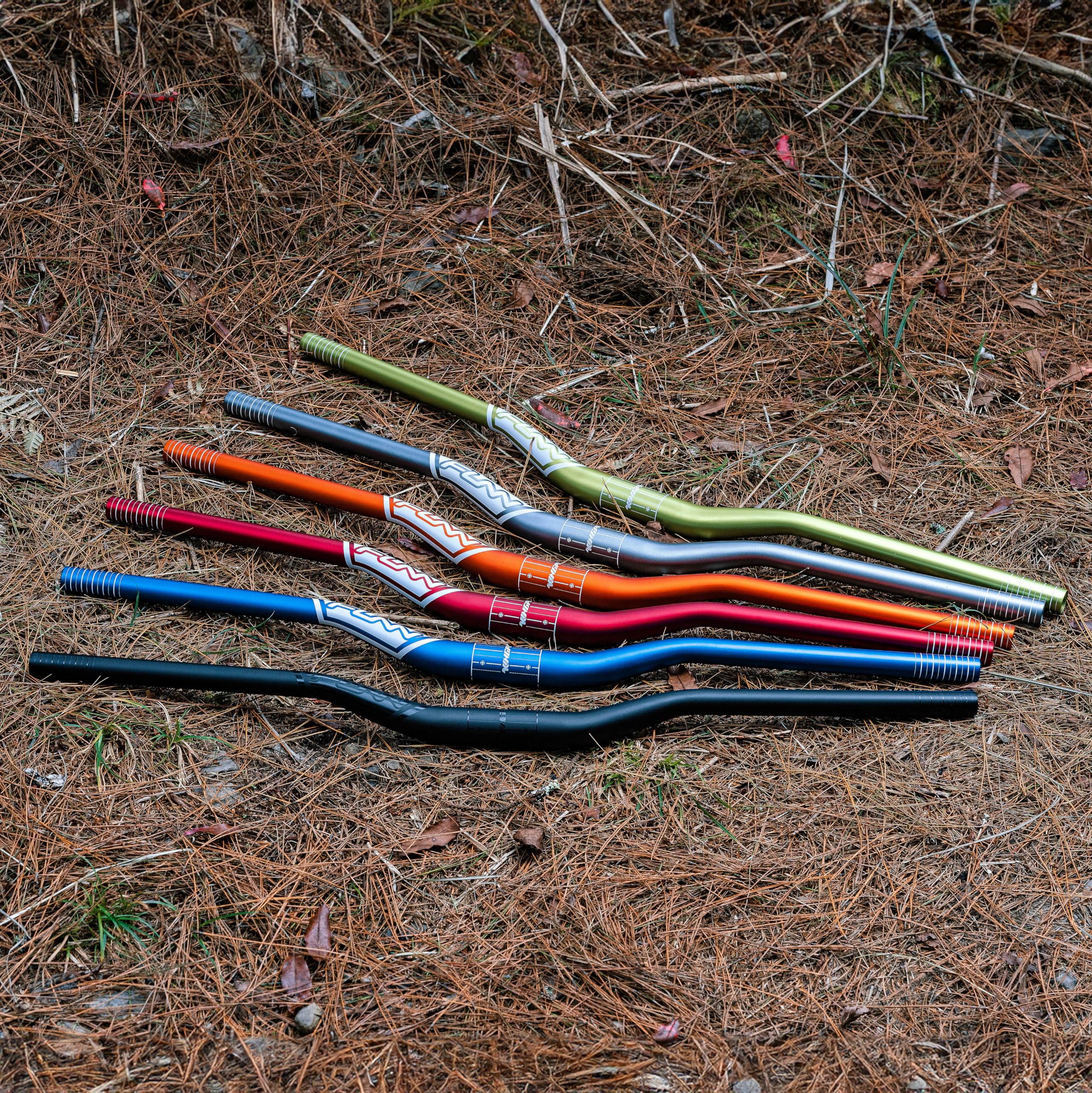 Funn Kingpin Manubrio Riser, Morsetto 35mm, Largo 785mm, Rise 30mm (Nero) | costruzione in lega, backsweep corto, per trail, enduro, XC, freeride, MTB, BMX e strada