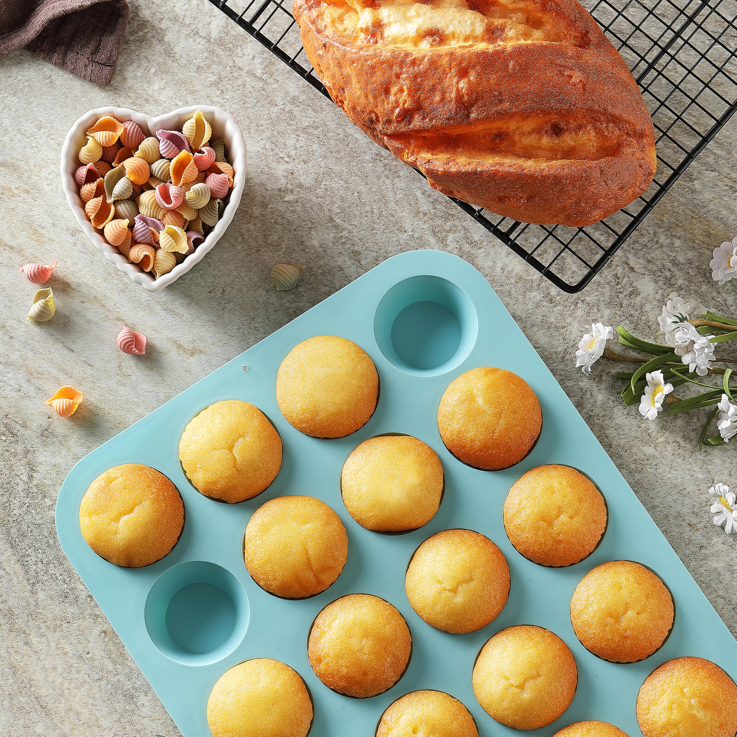Little Cook - Juego de 2 moldes de silicona para magdalenas y magdalenas, antiadherente, sin BPA, apto para lavavajillas, perfecto para hacer magdalenas, pasteles, tartas (naranja + azul pavo real)