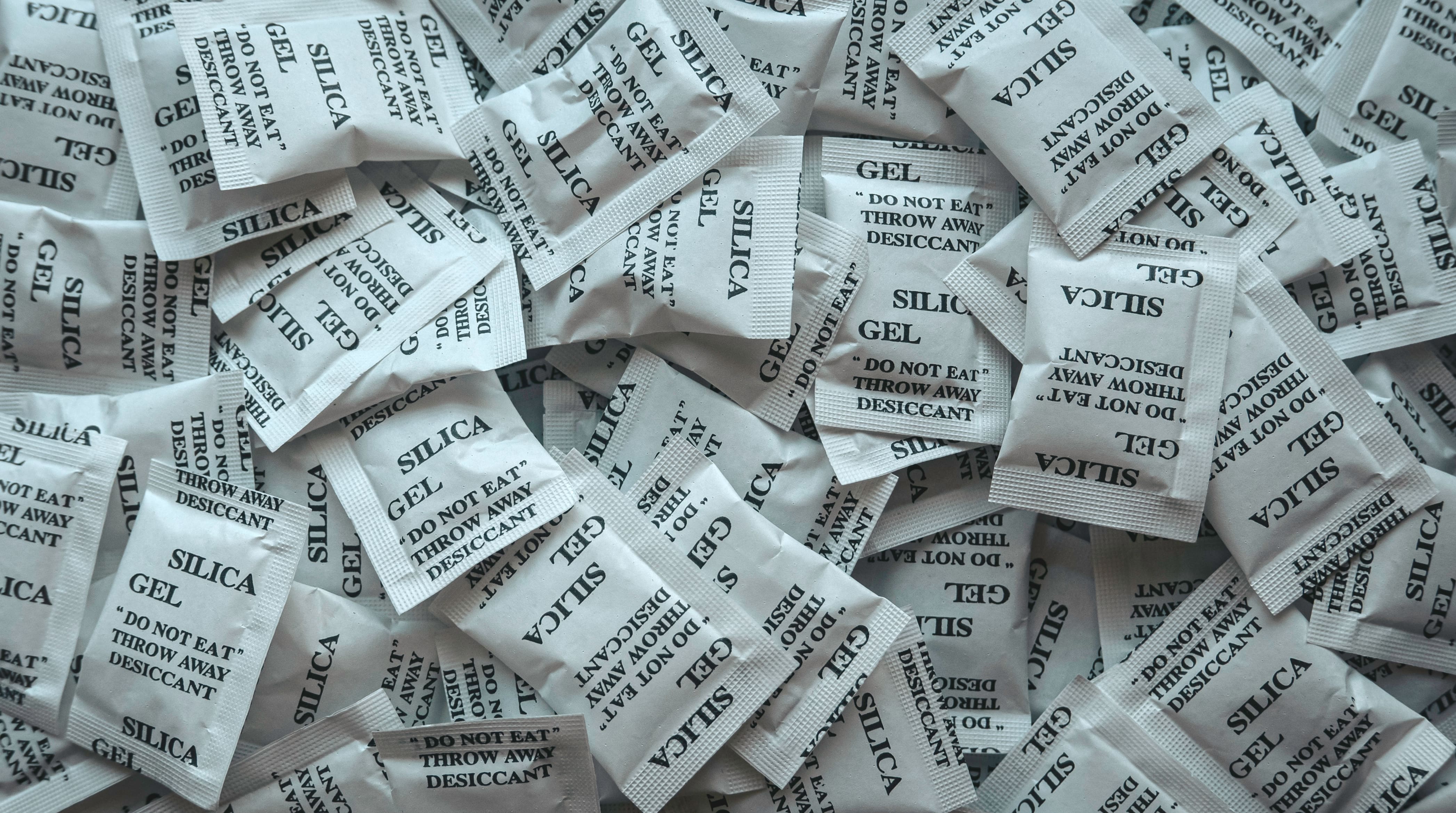 Boolavard Silica Gel | Silica Gel Beutel für Zimmer, Küche, Kleiderschrank, Auto, Schlafzimmer, Kameraobjektive, Schuhe (5 g / 100 Päckchen