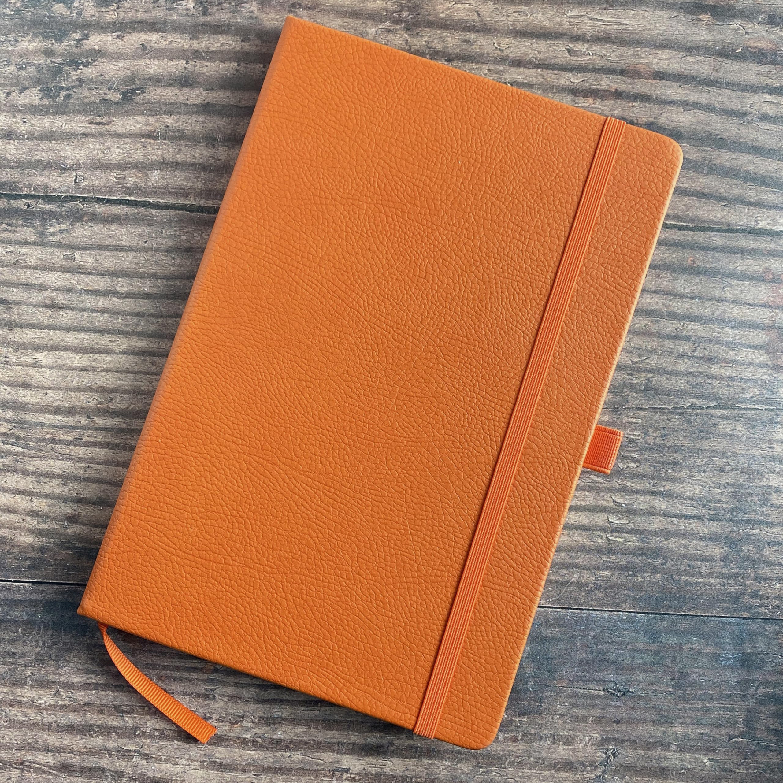 Ricco Bella Klassisches College-Notizbuch, liniert, Kunstleder, Hardcover, liniertes Schreibtagebuch für Arbeit, Zuhause, Schule, 192 linierte Seiten, 14 x 21 cm, Orange
