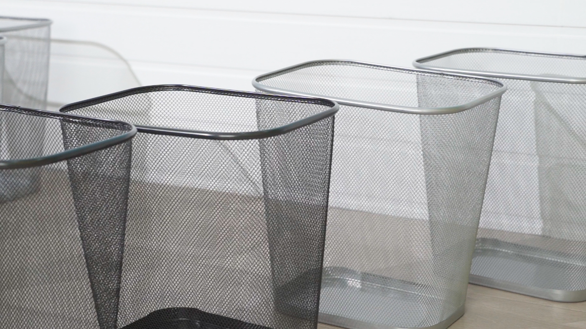 Image of Nuanchu 6 Pcs Mesh Square Trash Cans 4 Gallons Wire Wastebasket for Home Black Metal Office Garbage Cans Rectangular Trash Bin for Kitchen Bathroom Bedroom, 11.7 x 8.5 x 11.8 Inch (Black)
