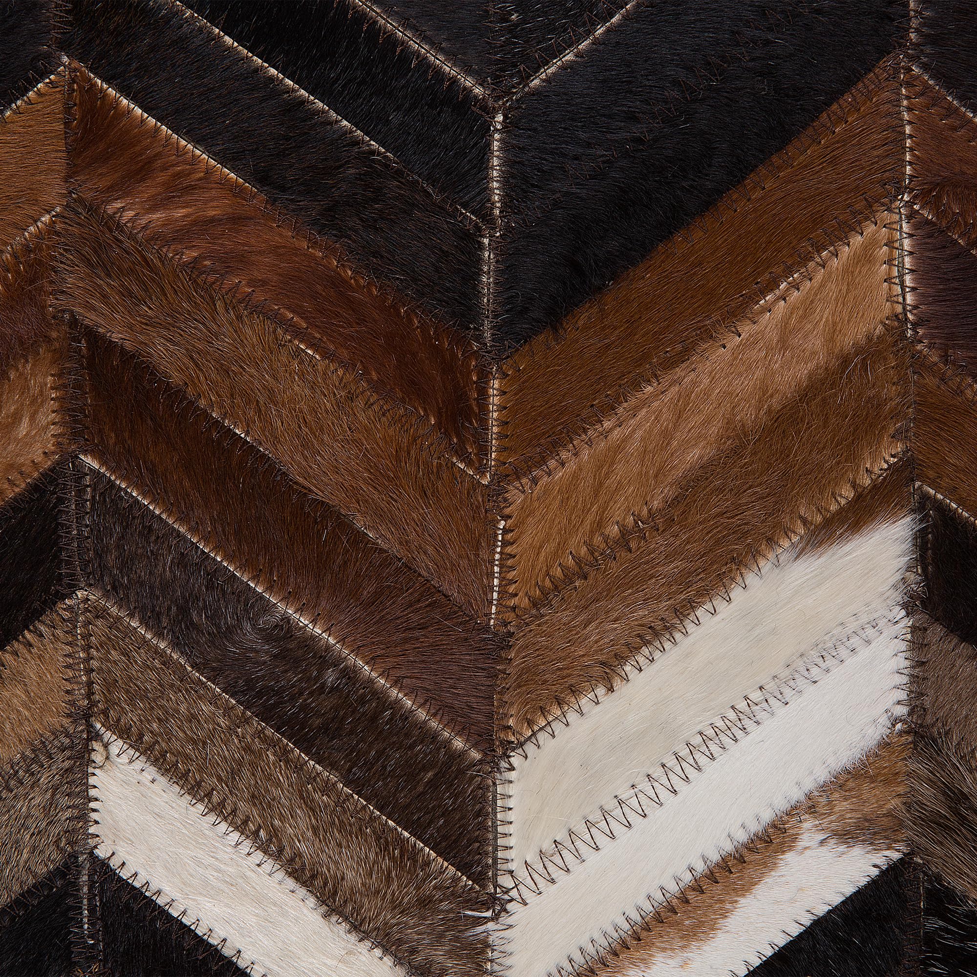 Beliani Teppich Kuhfell braun 160 x 230 cm Zickzack Muster Echtleder Patchwork Balat
