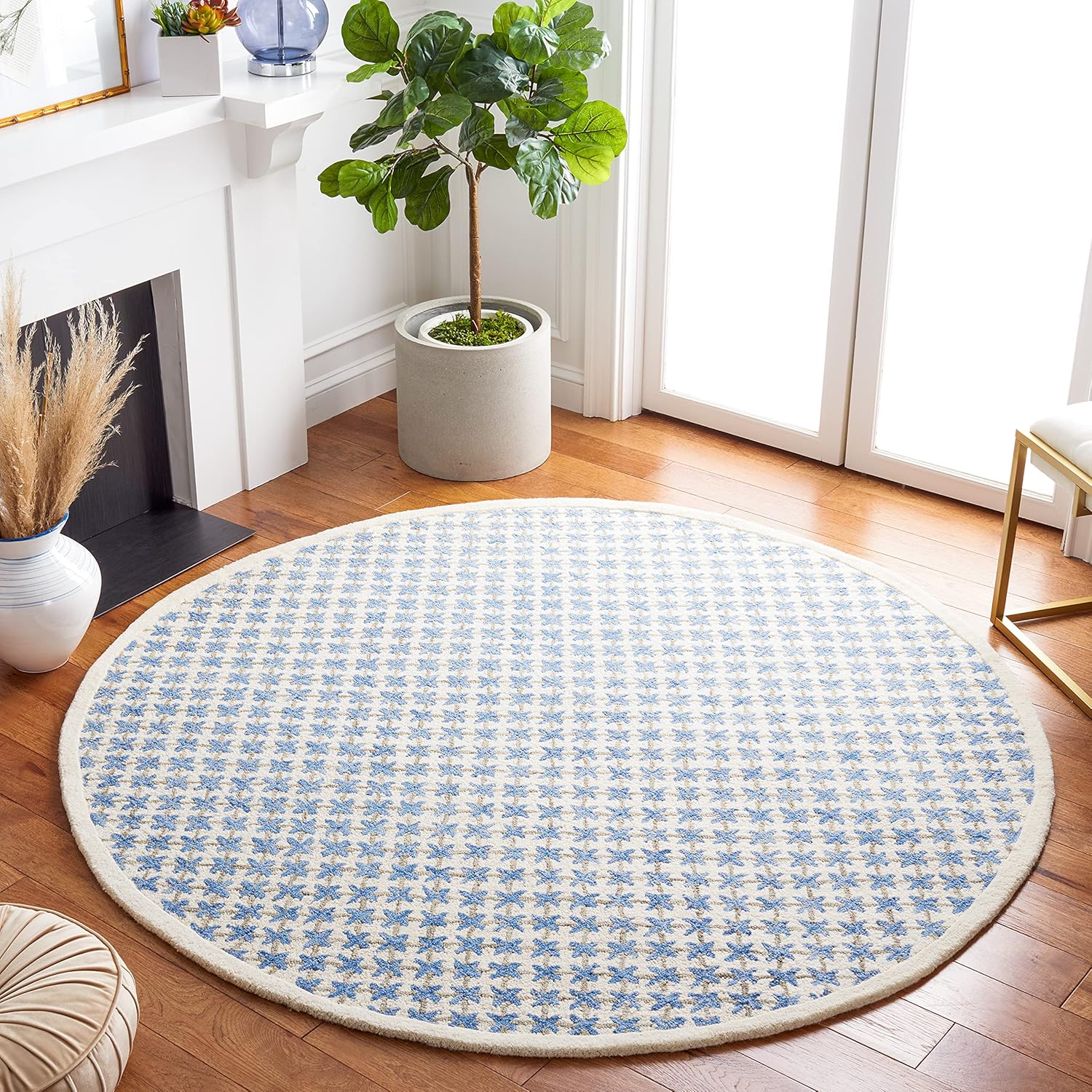 SAFAVIEH Novelty Collection Area Rug - 3' Round, Ivory & Blue, Handmade Wool, Ideal for High Traffic Areas in Living Room, Bedroom (NOV106A)