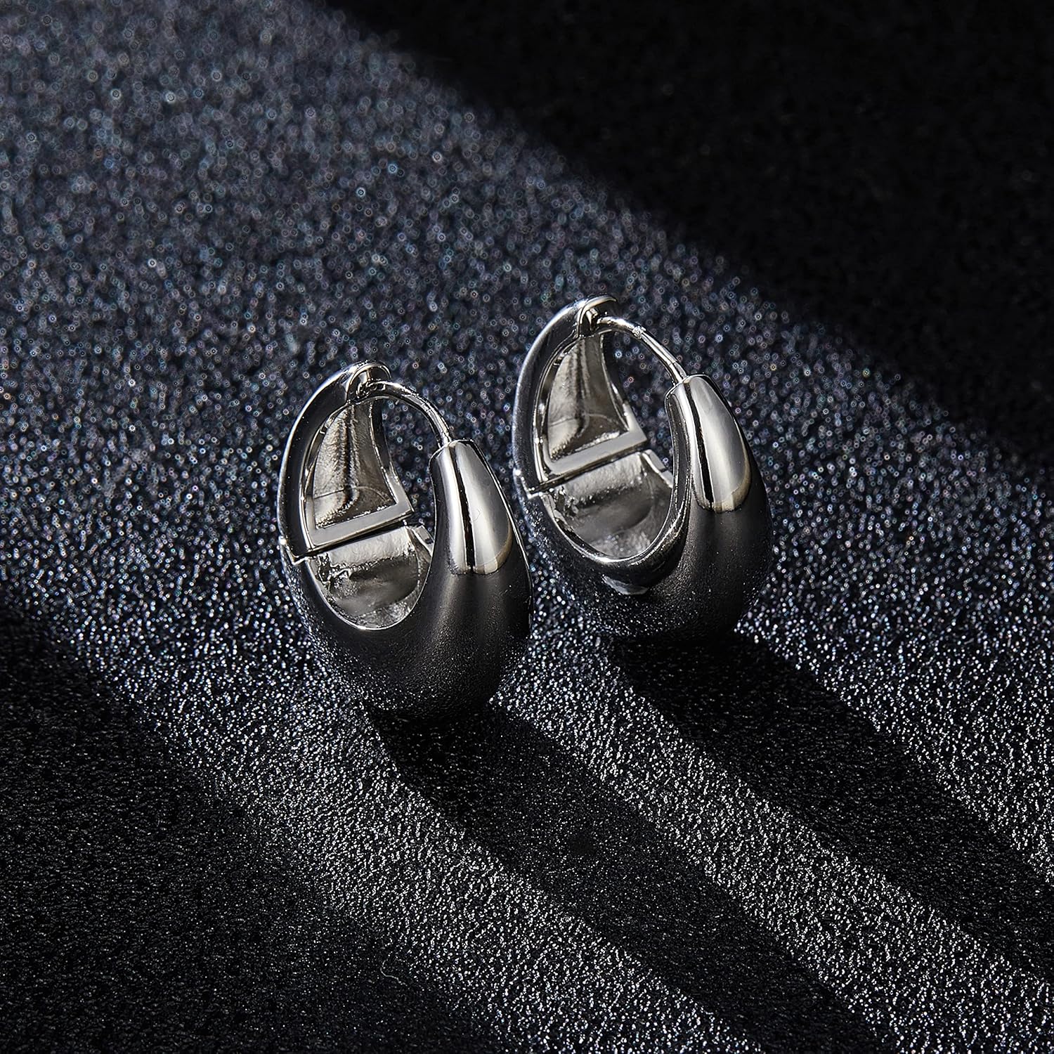 Mytys Chunky Gold Hoop Earrings for Women 18K Gold Plated Chunky Gold Hoops Earring Hypoallergenic Thick Triple Hoop Earrings Jewelry Gifts for Women - Image 5