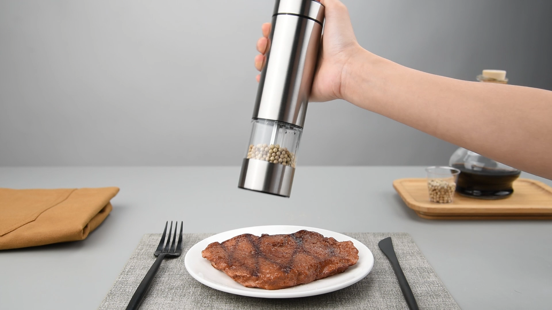 Cuisinart Set di macinini elettrici per sale e pepe, ricaricabile, senza bisogno di batterie, tappo di misurazione di ricarica per 20 minuti, impostazioni di macinazione regolabili, argento